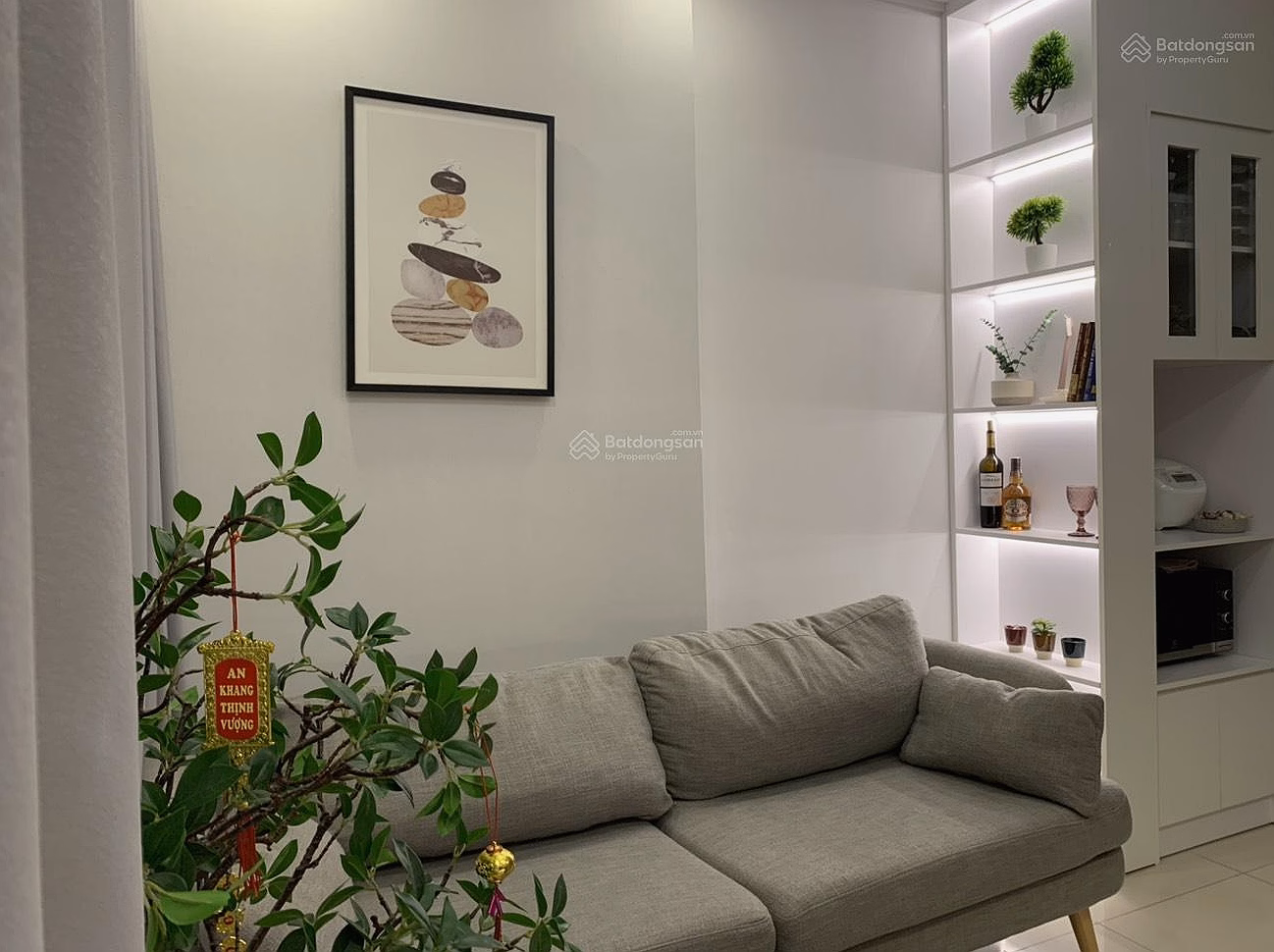 Owner needs to urgently sell 3 bedrooms, 2 bathrooms, 87m2 full NT, price 4.1 billion, Ms. Huyen 0906 948 ***, resident of 9 View