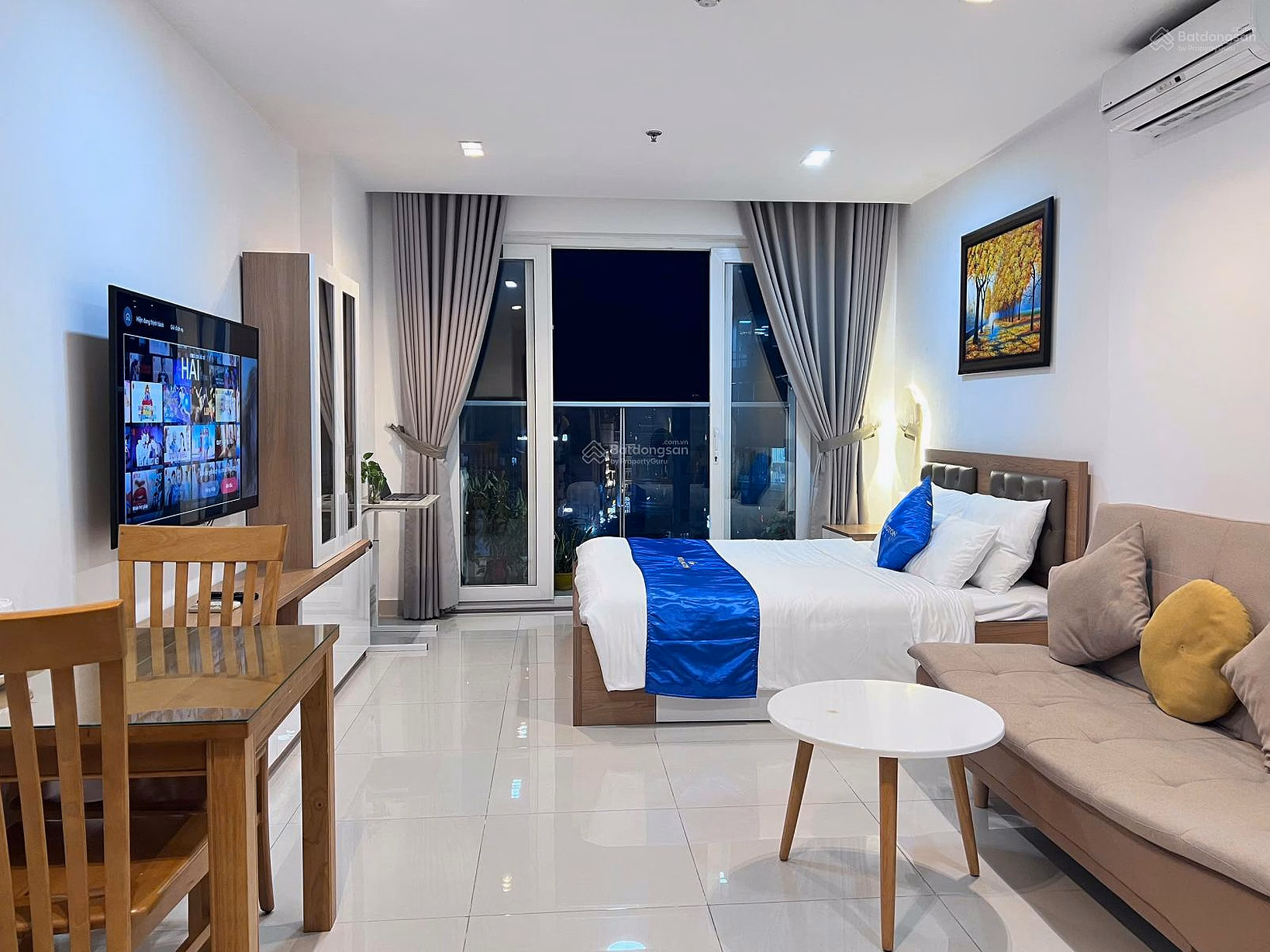Bank-stricken homeowner needs to quickly sell Officetel apartment at Sky Center 5B Pho Quang, area: 36m2 - selling price: 2.58 billion