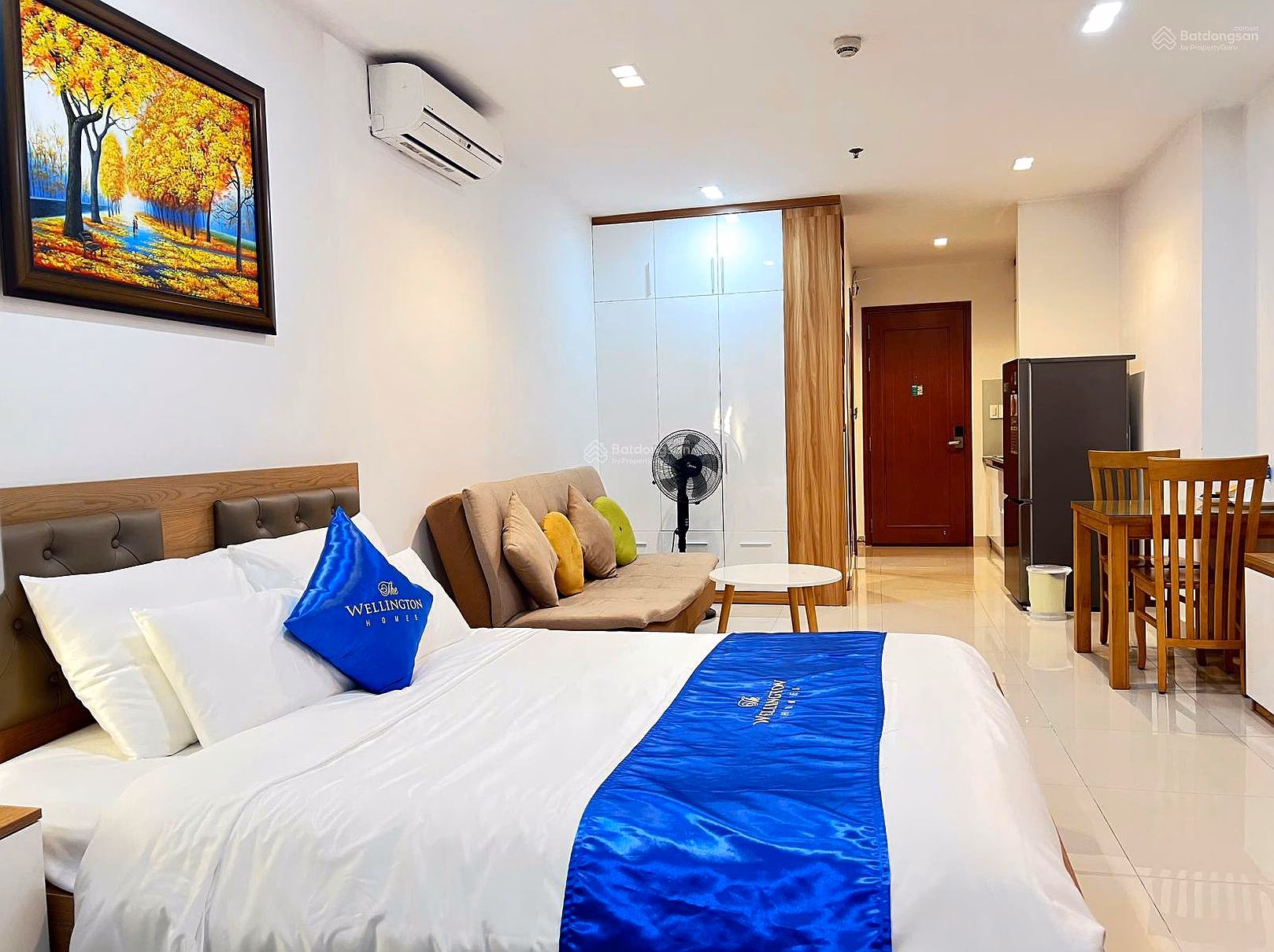 Bank-stricken homeowner needs to quickly sell Officetel apartment at Sky Center 5B Pho Quang, area: 36m2 - selling price: 2.58 billion