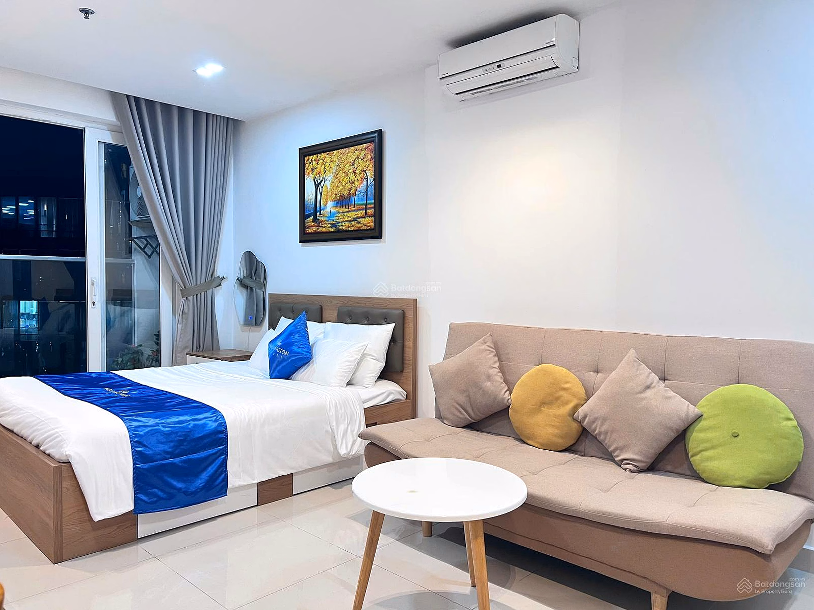 Bank-stricken homeowner needs to quickly sell Officetel apartment at Sky Center 5B Pho Quang, area: 36m2 - selling price: 2.58 billion