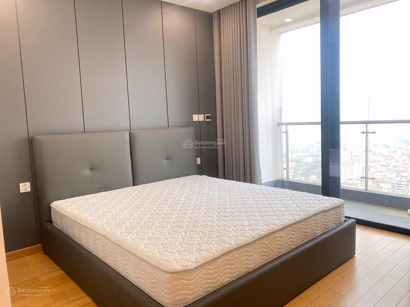 Selling apartment 02 bedrooms, 02 bathrooms, Thai Ha Constrexim BCA apartment, fully furnished, 70m², 43 Pham Van Dong street