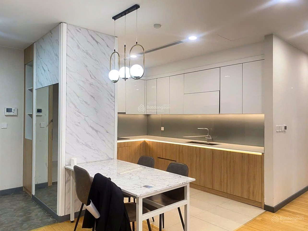Selling apartment 02 bedrooms, 02 bathrooms, Thai Ha Constrexim BCA apartment, fully furnished, 70m², 43 Pham Van Dong street