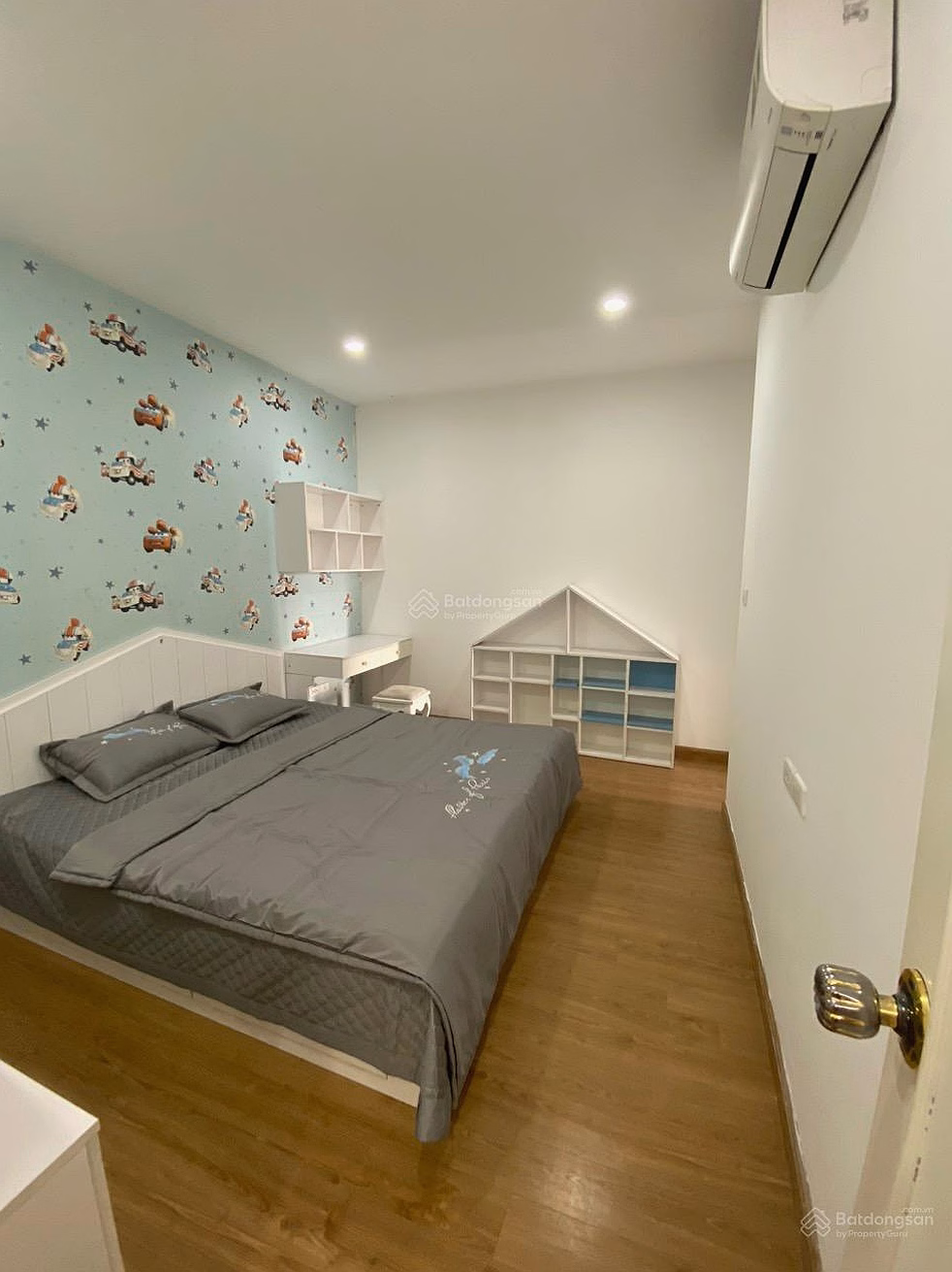 Green Star apartment for sale, 02 bedrooms, fully furnished, 66.8m2, Giao Luu City, Pham Van Dong street