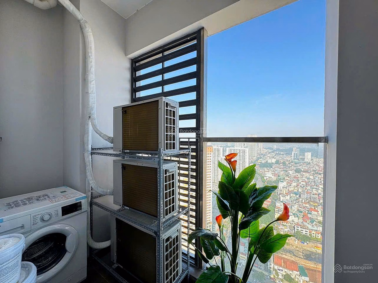 The owner needs to urgently sell beautiful furnished 1n1wc, 2n1wc, 2n2wc, 3n2wc apartments in Thien Nien Ky building