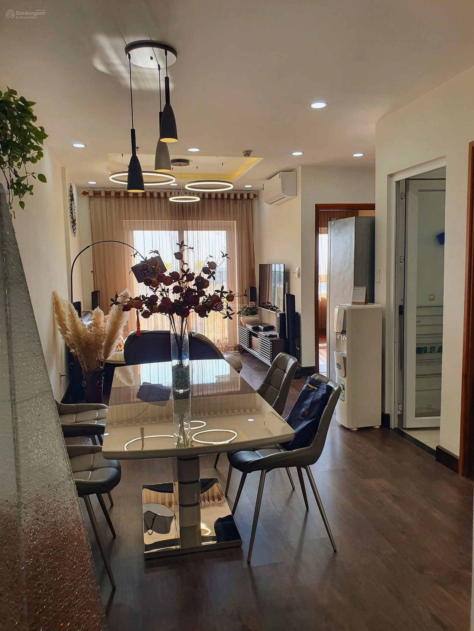 Selling 75m2 apartment, price 3.02 billion with book at Orchid Park. Furniture included