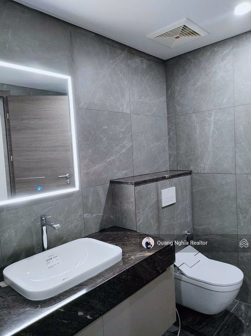 Hot! Apartment 2 bedrooms + 1 137m2 view Landmark 81 adjacent to Phu My Hung with super wide view***