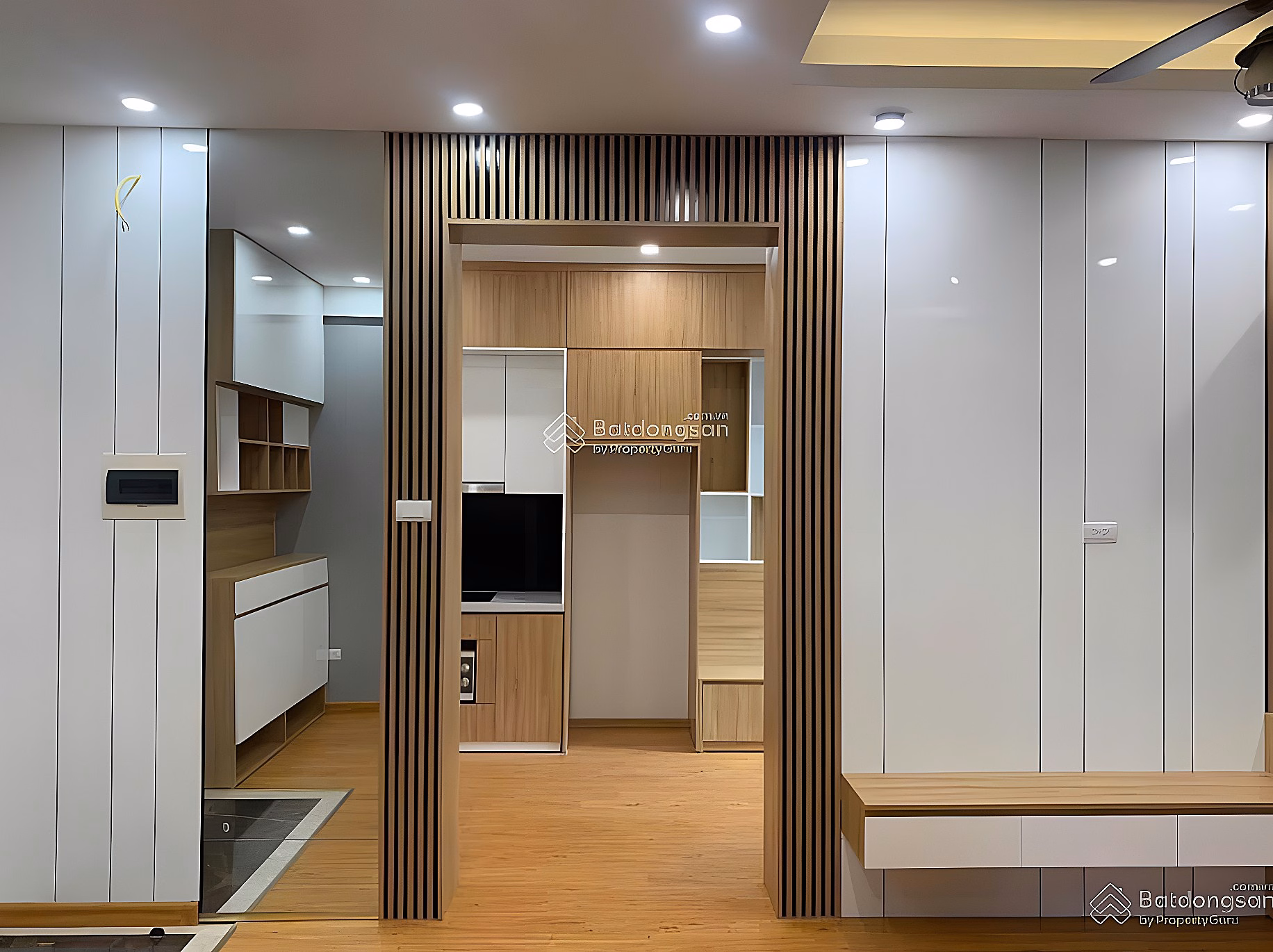 Urgent sale 57m2 apartment with 2 bedrooms, 1 bathroom, Southeast balcony, Sudico My Dinh Song Da
