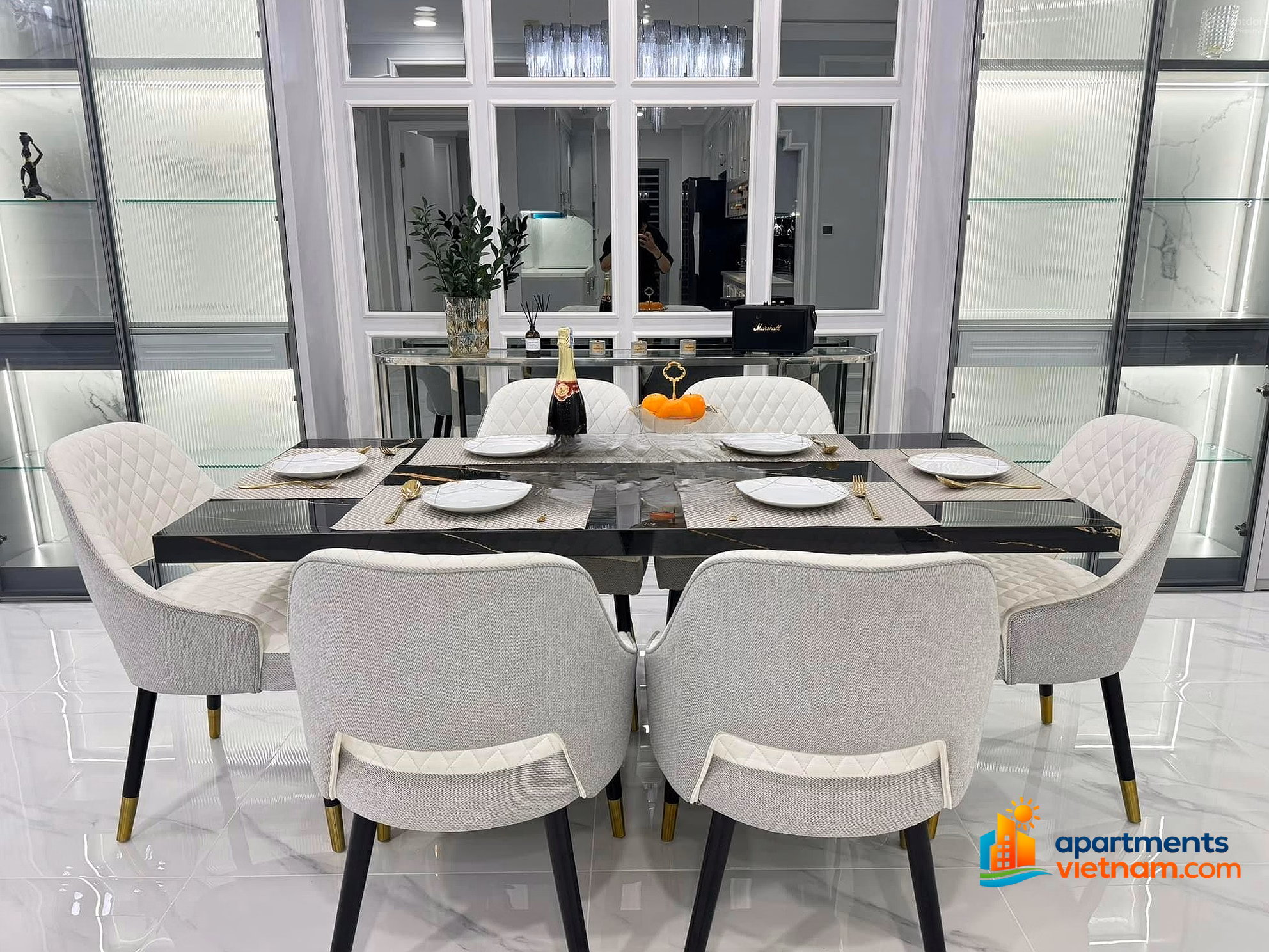 Specializing in renting CH Vinhomes Central Park apartments  bedrooms, Landmark 81, best price in Binh Thanh