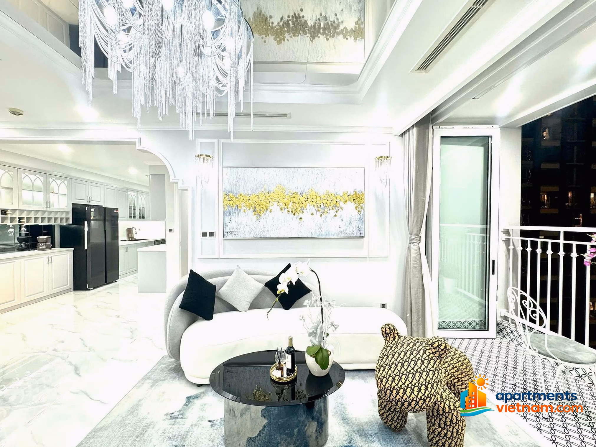 Specializing in renting CH Vinhomes Central Park apartments  bedrooms, Landmark 81, best price in Binh Thanh
