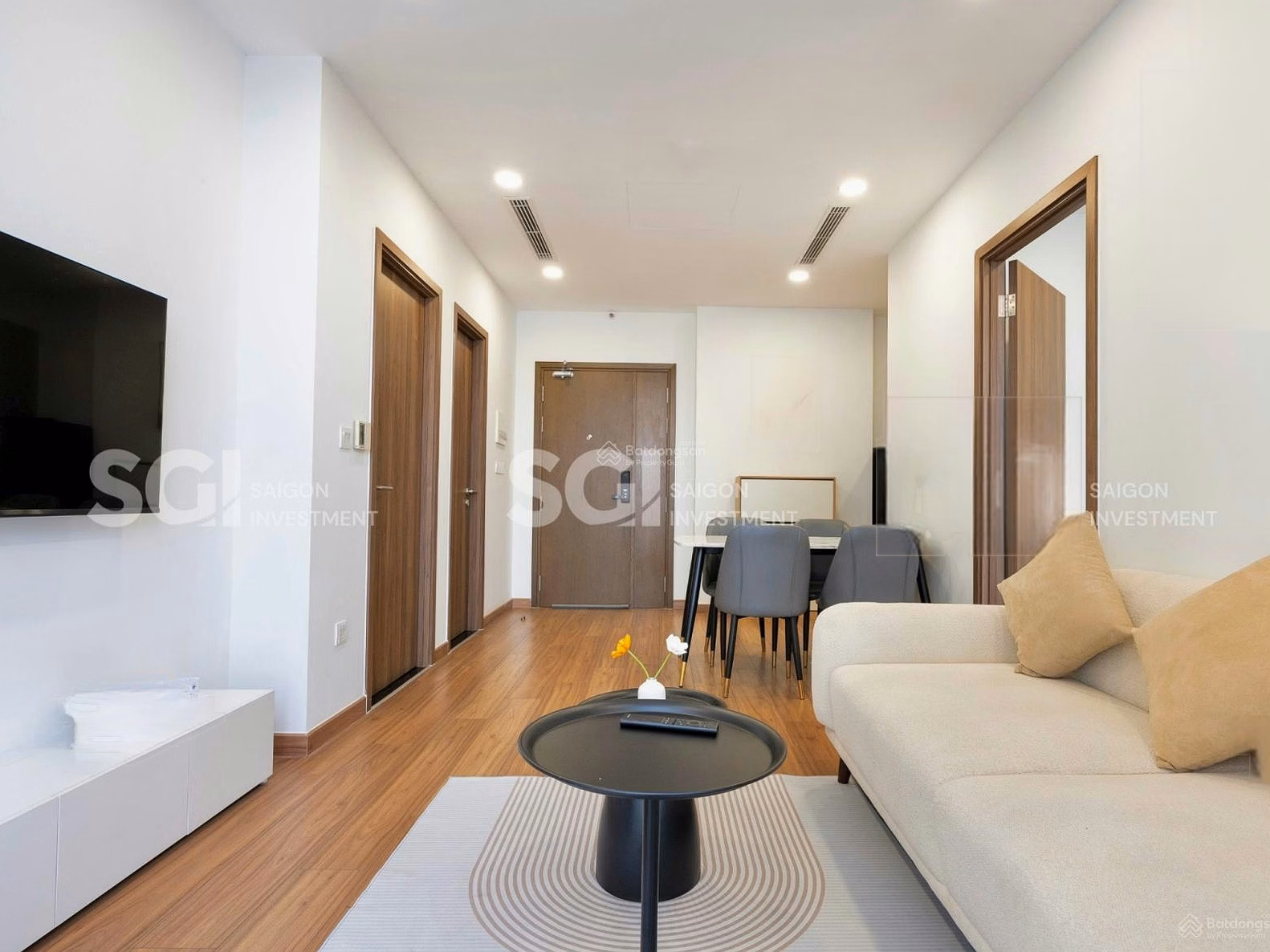 Shopping cart for rent 1 bedroom 2 bedroom 3 bedroom Eco Green Q7. Price from 13 million - 26 million/month*** support to view the house