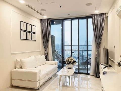 Luxury apartment for rent with 2 bedrooms, 2 bathrooms, 78m2 at Vinhomes Golden River, Ben Nghe, District 1, HCM, price negotiable
