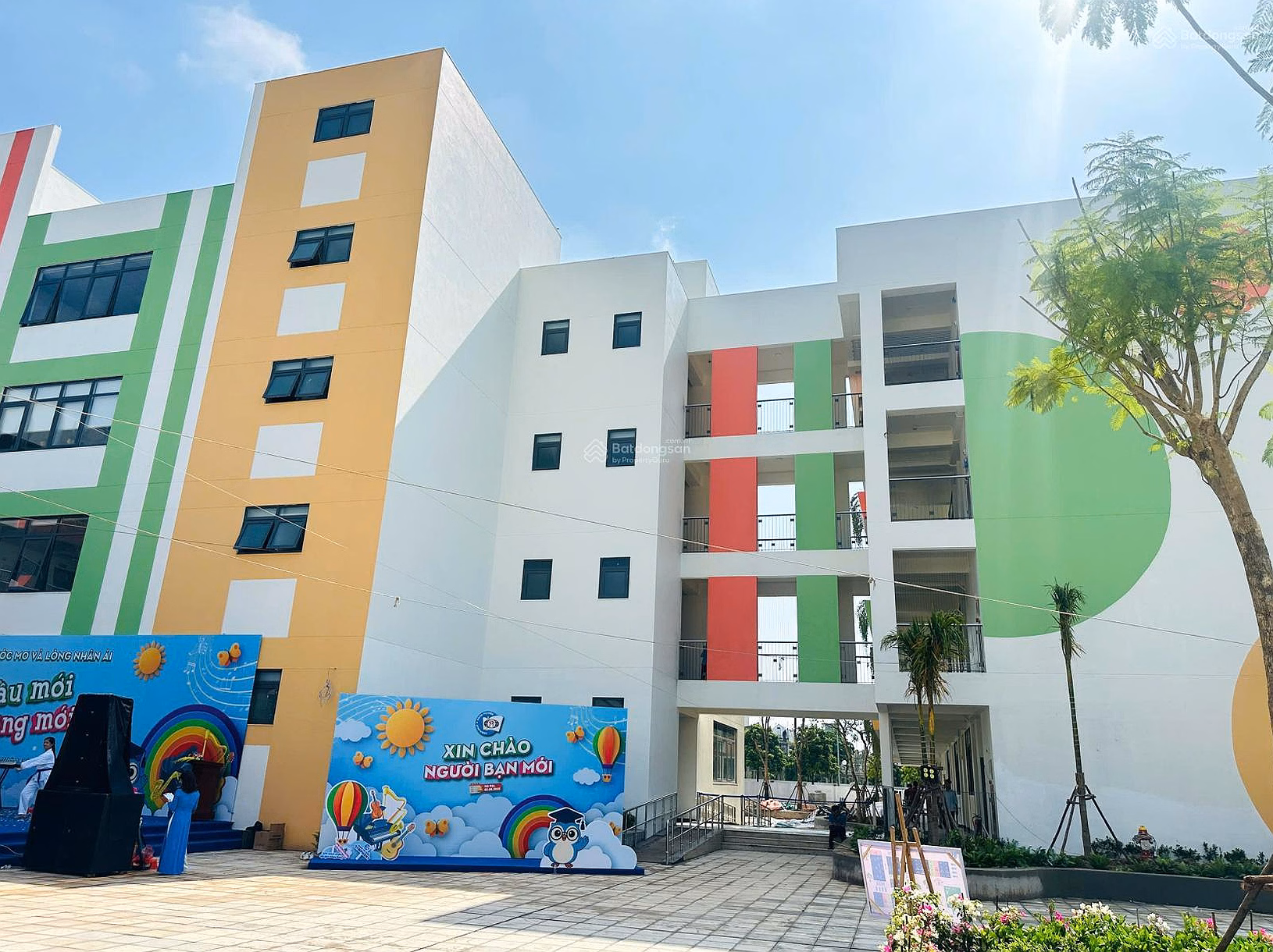 Thao is selling a 3-bedroom beauty queen's only apartment in the building for sale. Contact Thao to assist in viewing the house