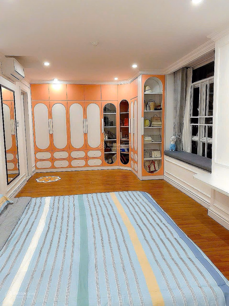 Quick sale of Giai Viet apartment 3 bedrooms 150m2 available super nice decor nice location permanent red book with shopping center