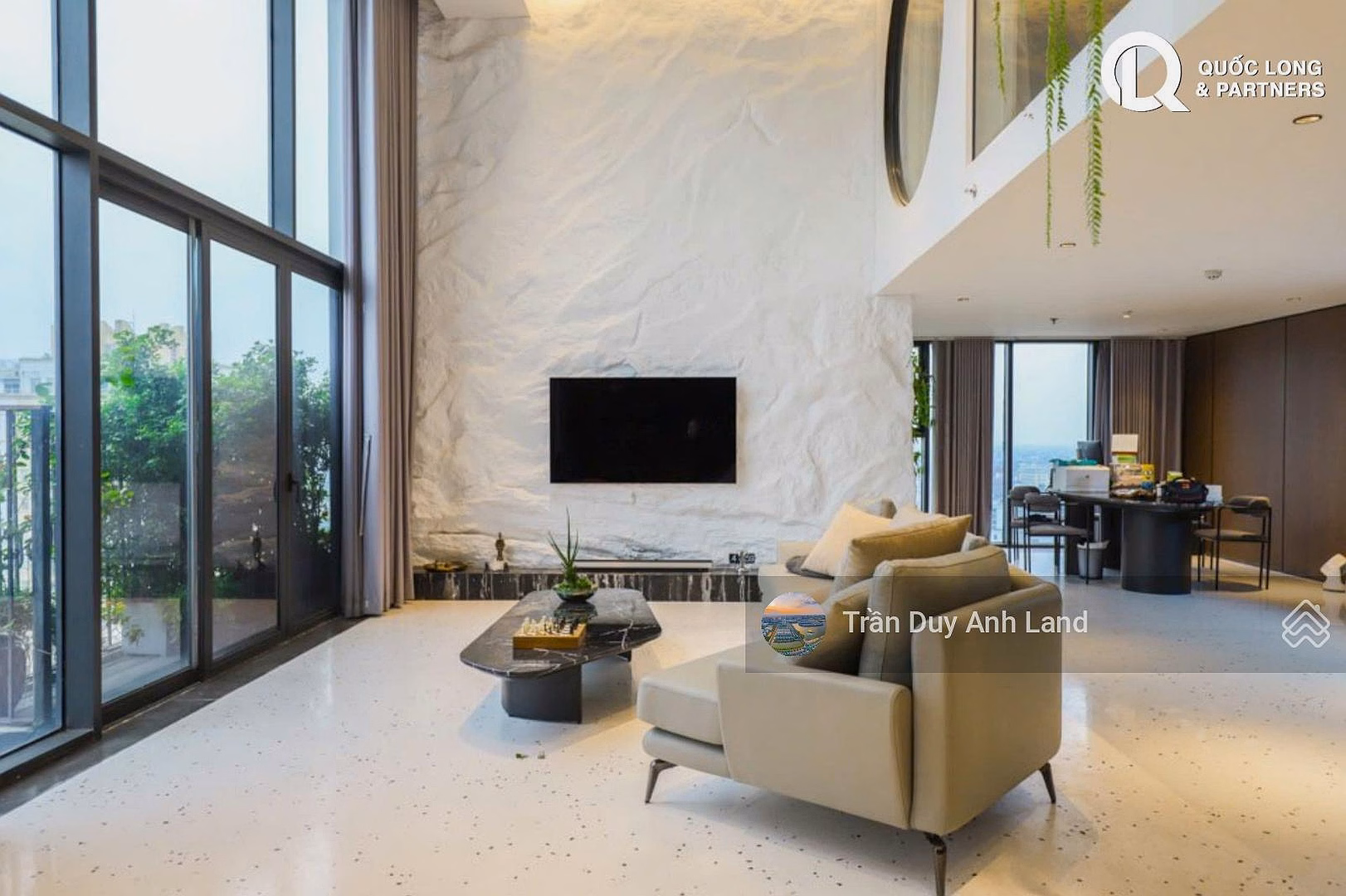 Owner sells Penthouse Sky Villas with 350m2 open floor Vinhomes Skylake Available for transaction