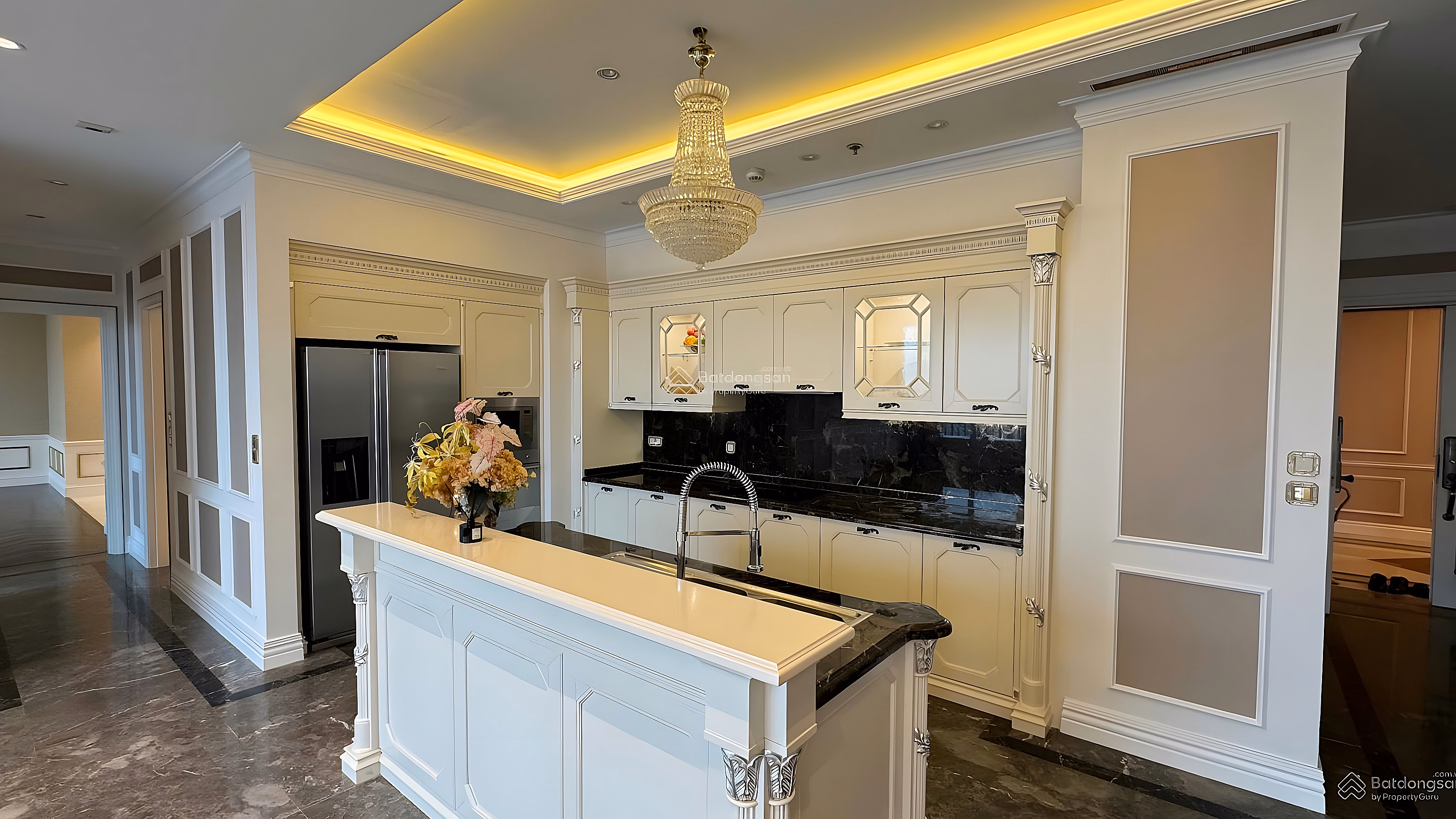 Selling 165m2 apartment, M3M4 building - 91 Nguyen Chi Thanh, view of Dong Da lake, with car slot. Full interior