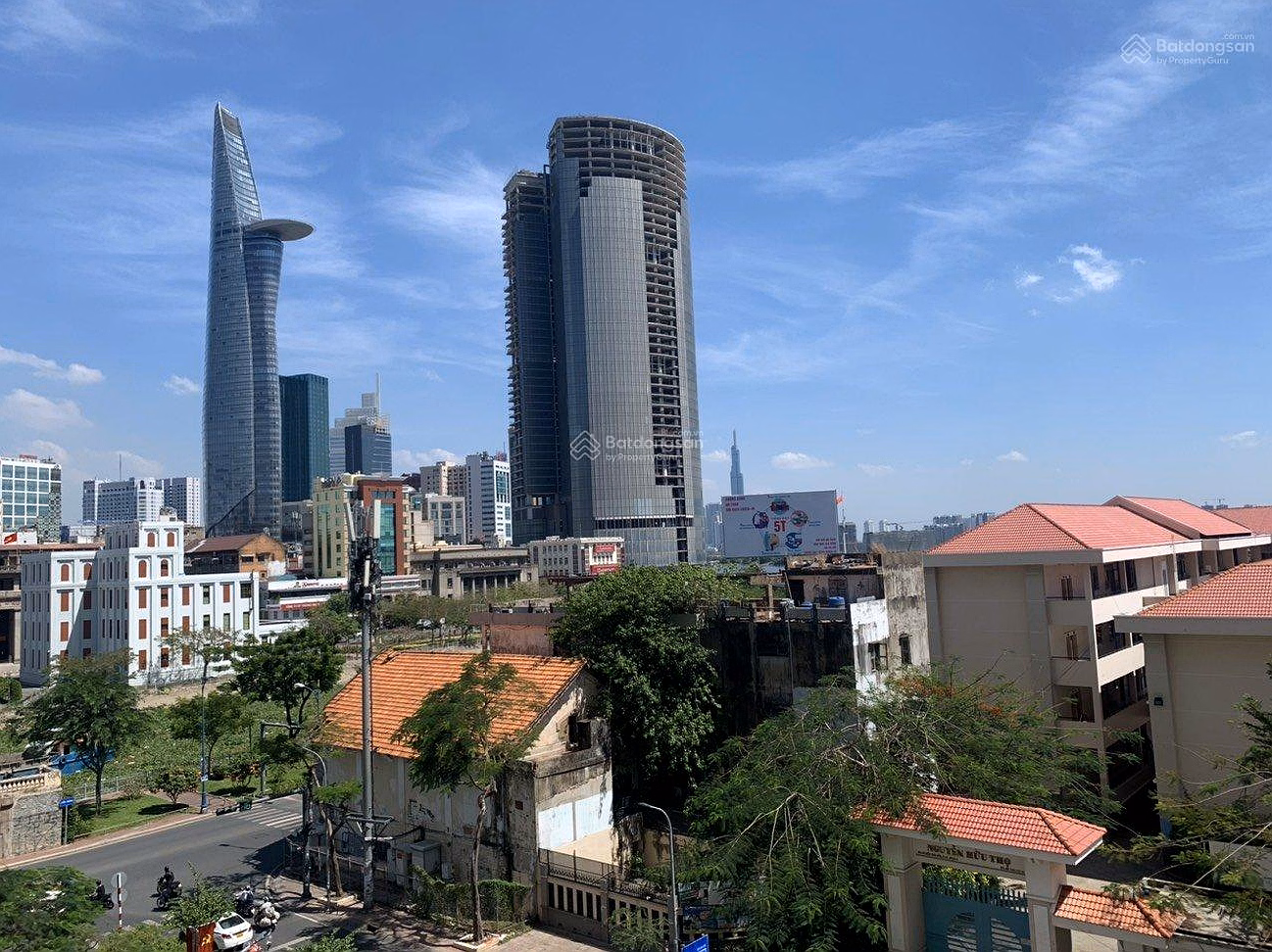 Selling studio apartment with Landmark 81 view, Saigon Royal apartment, district 4, good price***