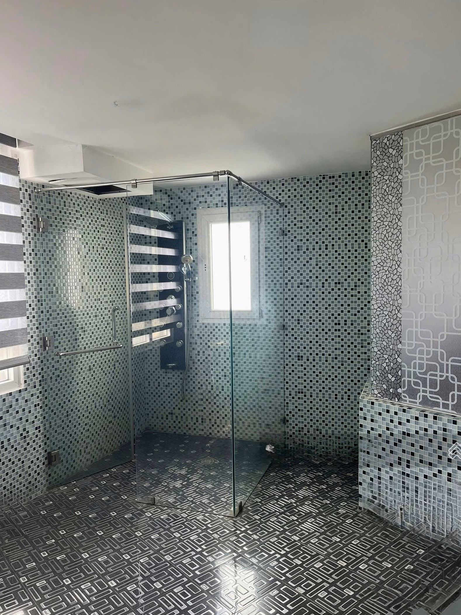 Hung Vuong Plaza apartment for rent, area: 135m2, 2 bedrooms, 3 bathrooms, quick rental price 22 million/month