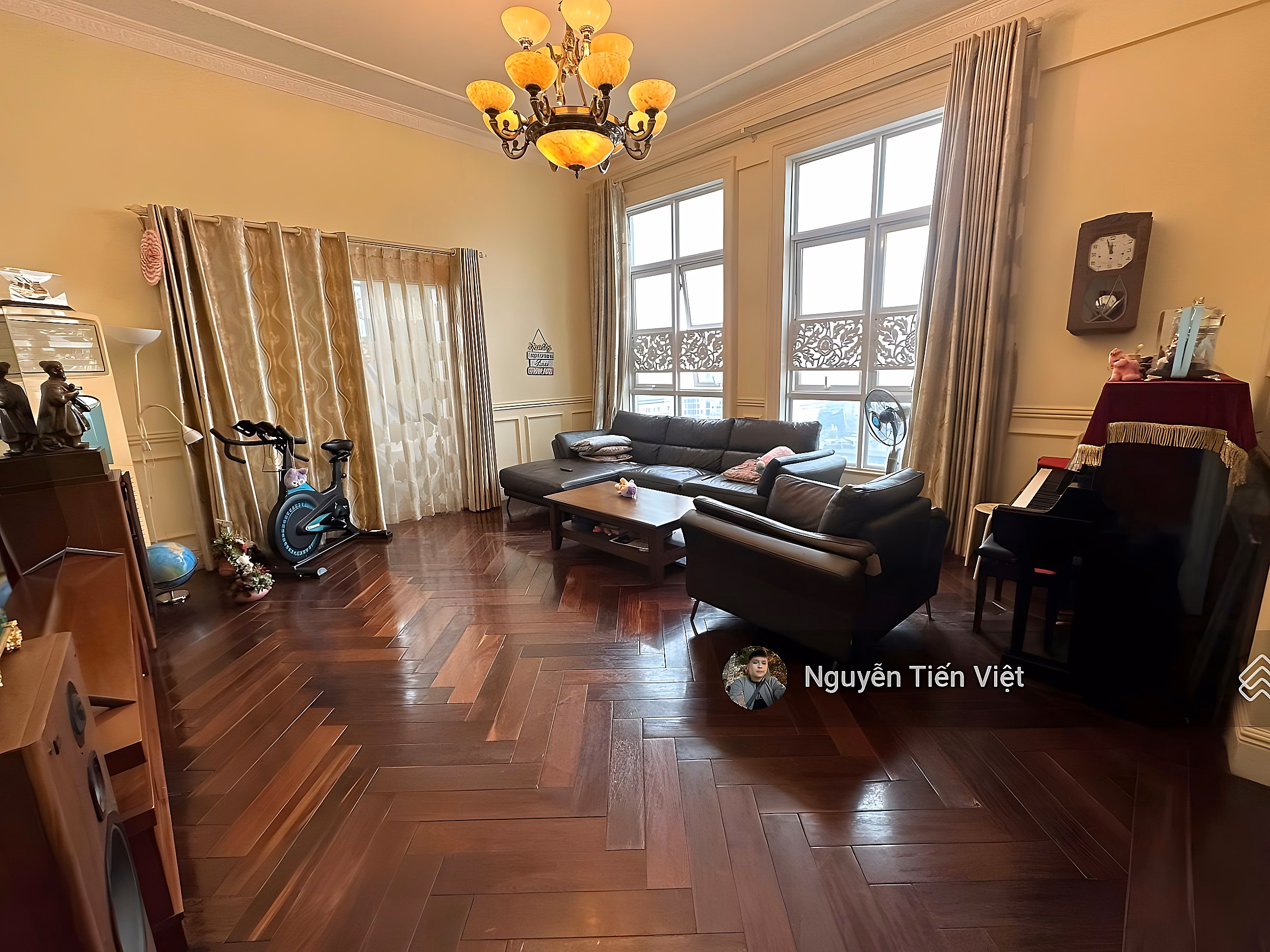 The owner urgently sells a 193m2 apartment in The Manor apartment building***