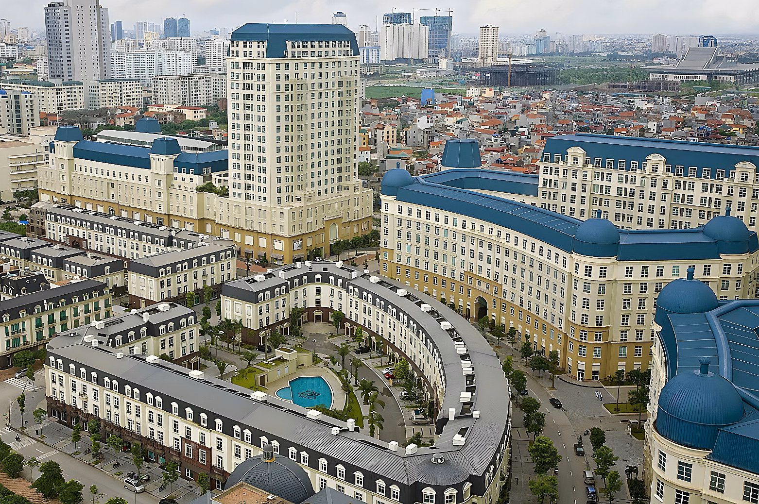 The owner urgently sells a 193m2 apartment in The Manor apartment building***