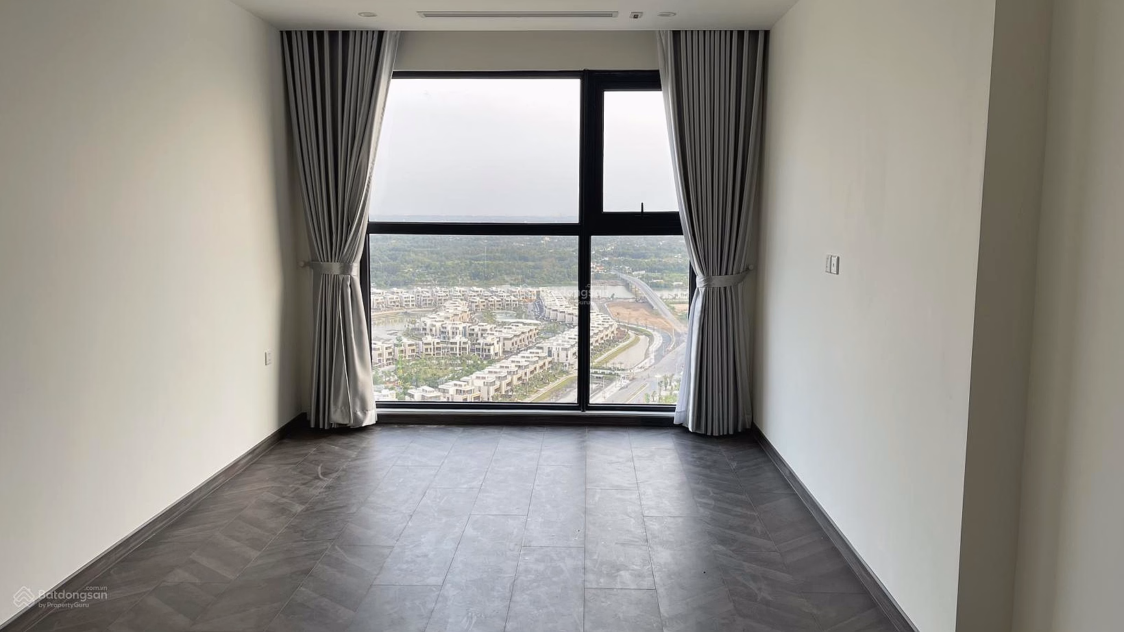 Exclusive apartment Be 2, area 80m2, price 4.9 billion The Beverly, view of 36 hectare park, southeast direction