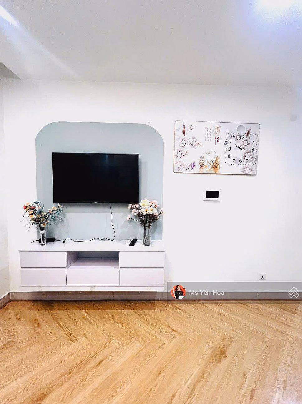 The owner needs to sell a Studio apartment on block S2.08, super airy view, full of beautiful furniture like the photo