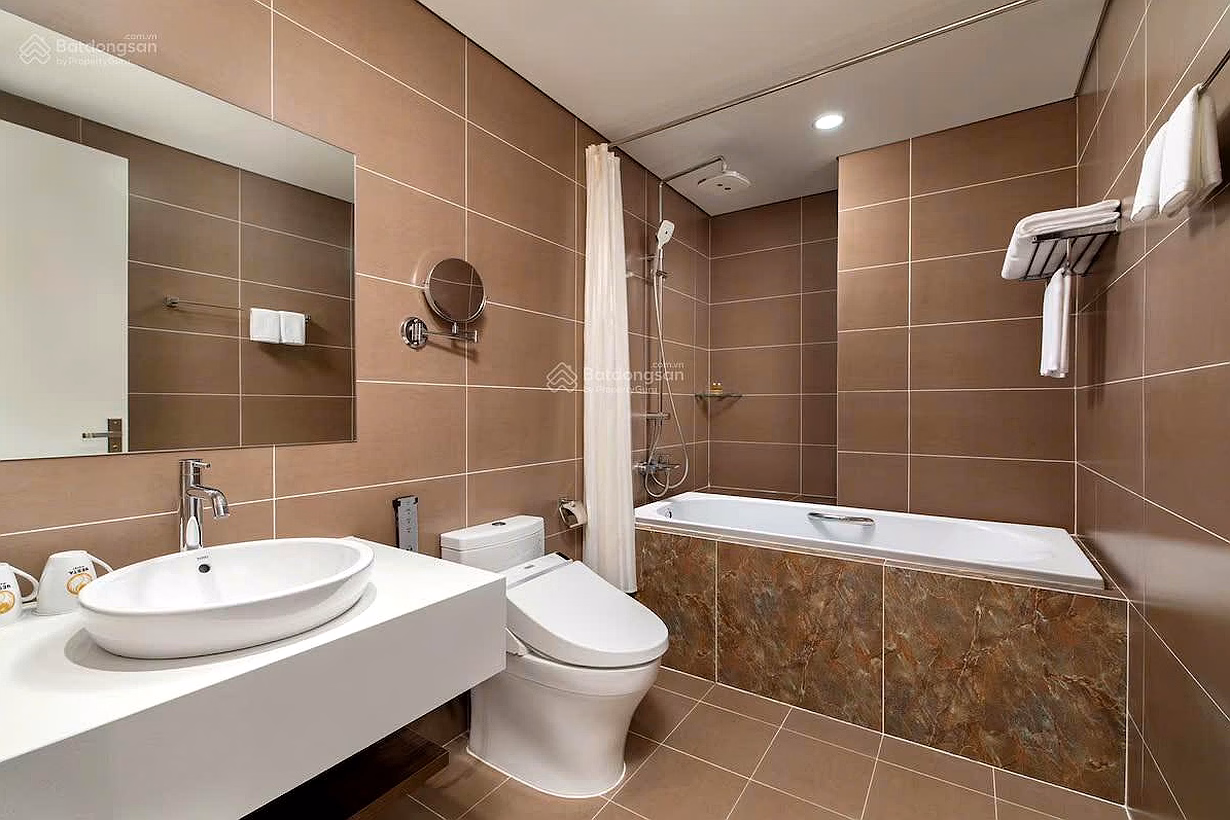 Owner sells luxury apartment 2 bedrooms - 65m2 with beautiful view at The Terra Hao Nam, fully furnished, move in immediately
