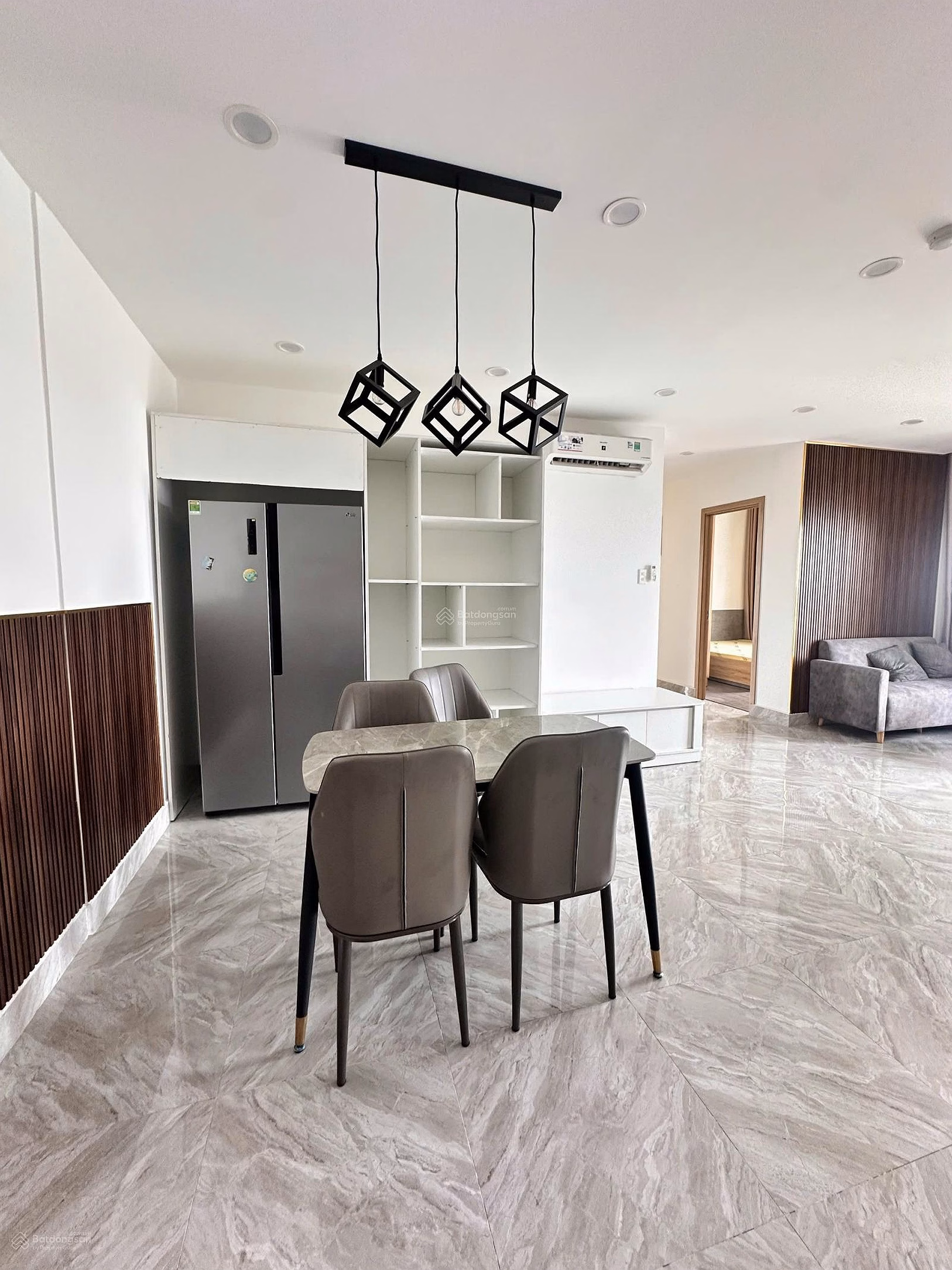 Selling 3-bedroom apartment in Lavida Plus for a total price of 6.65 billion, 96m2, 3-bedroom, 2WC, the house is full of beautiful view furniture