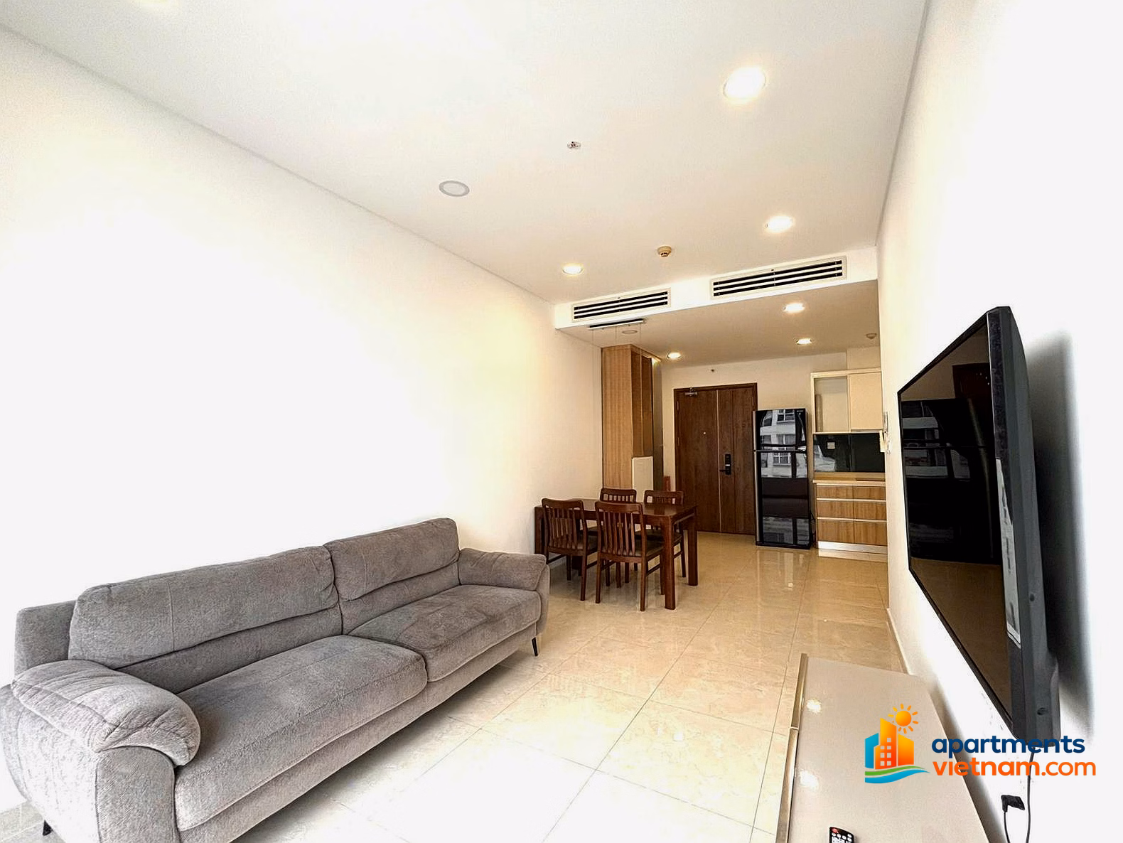 Selling The Golden Star apartment. Area: 70m2 2 bedrooms - 2 bathrooms, fully furnished. Price: 4.5 billion. Bank loan support