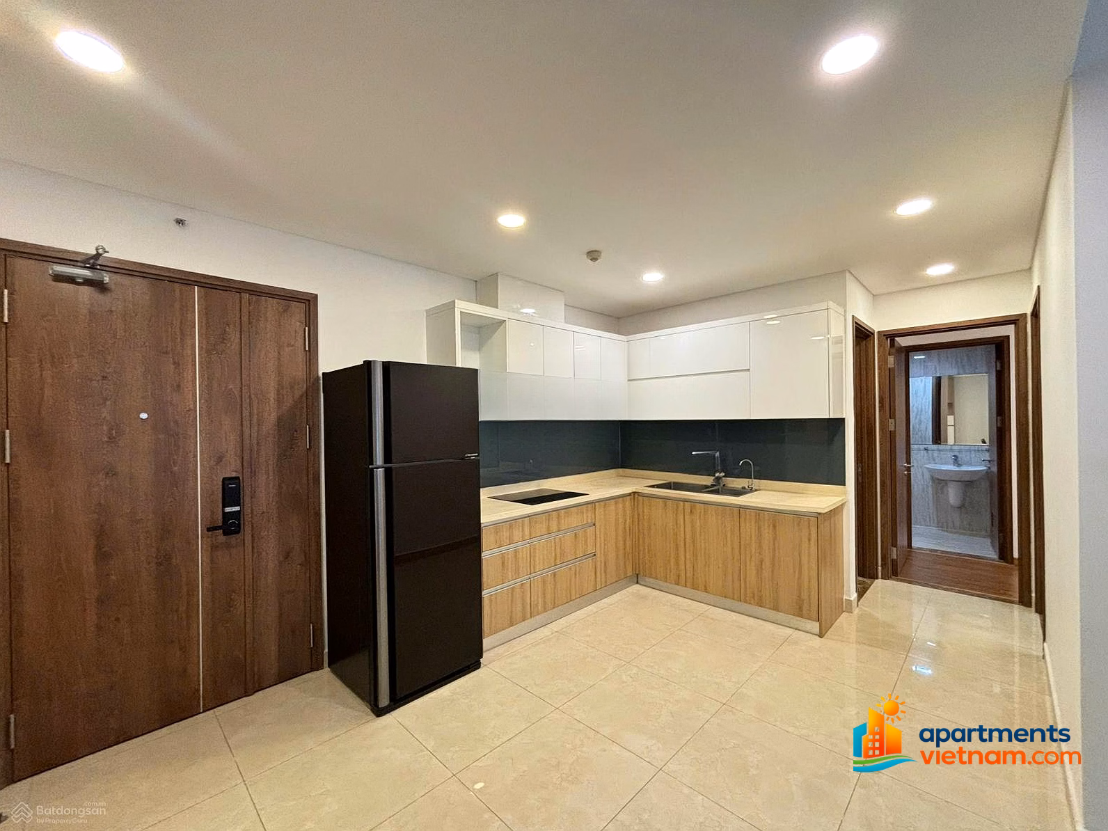 Selling The Golden Star apartment. Area: 70m2 2 bedrooms - 2 bathrooms, fully furnished. Price: 4.5 billion. Bank loan support