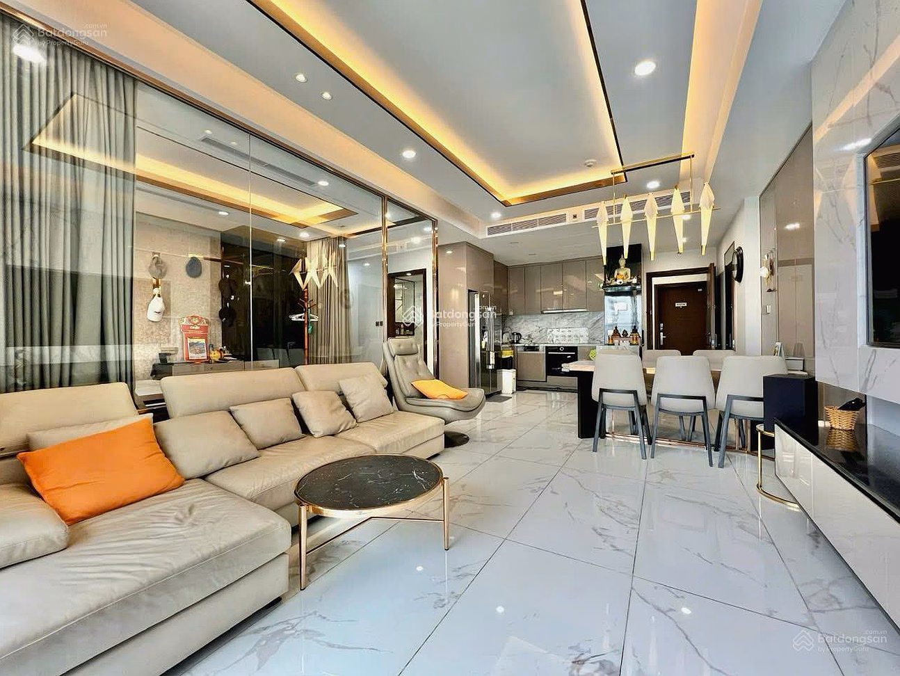 Need to rent quickly 3 bedroom Sky Garden apartment, guaranteed cheapest price in the area. Contact: 0917 300 ***