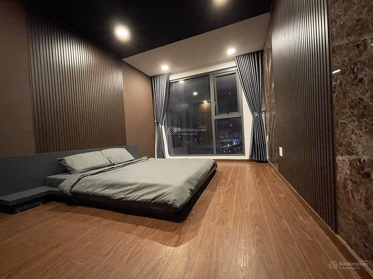 The owner urgently needs to rent a 1-bedroom apartment in a 100% real house as shown in the picture