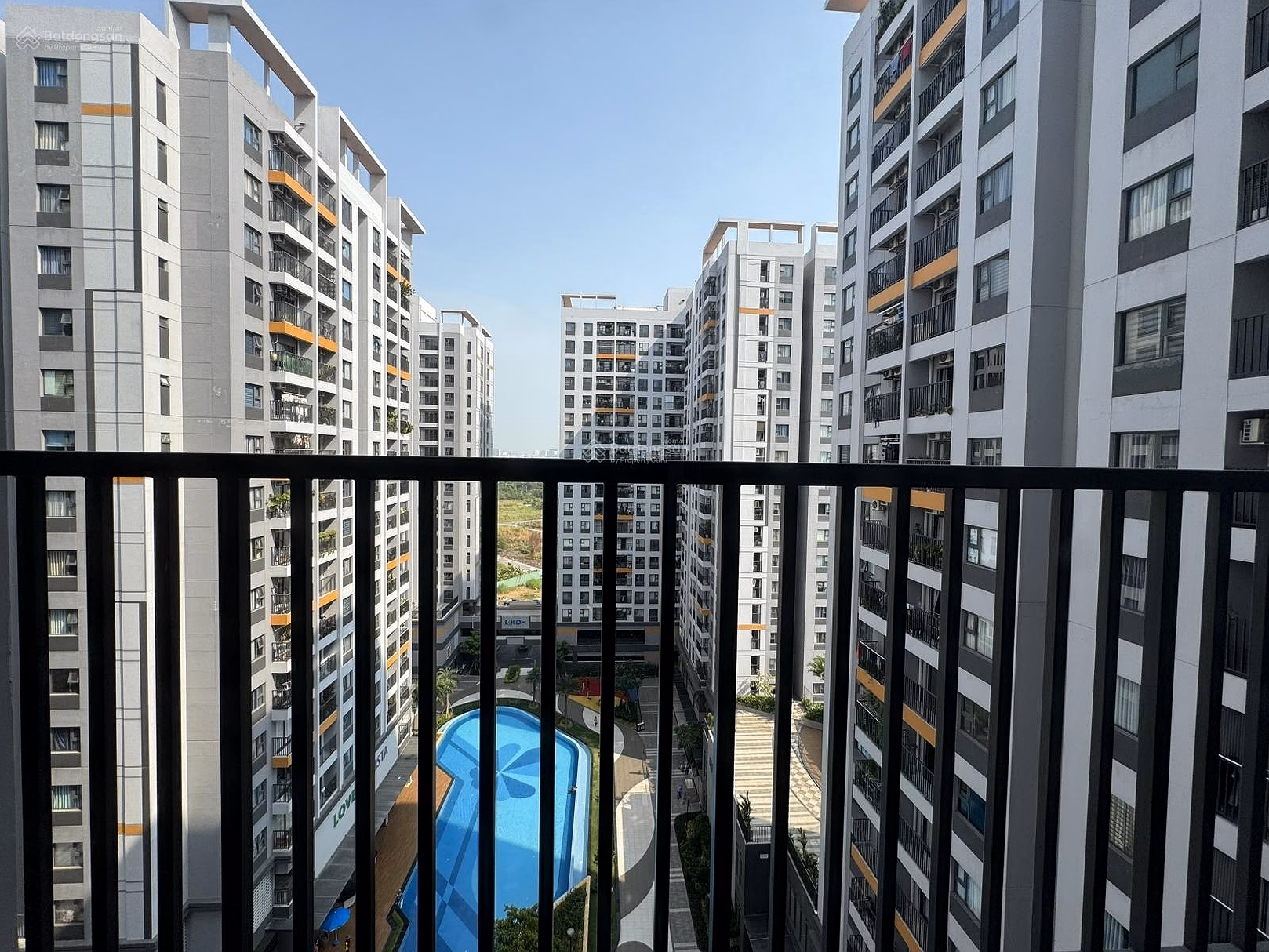 Quick sale corner apartment with 3 bedrooms + 2 bathrooms with pink book Lovera Vista - furnished pool view - price 3.65 billion