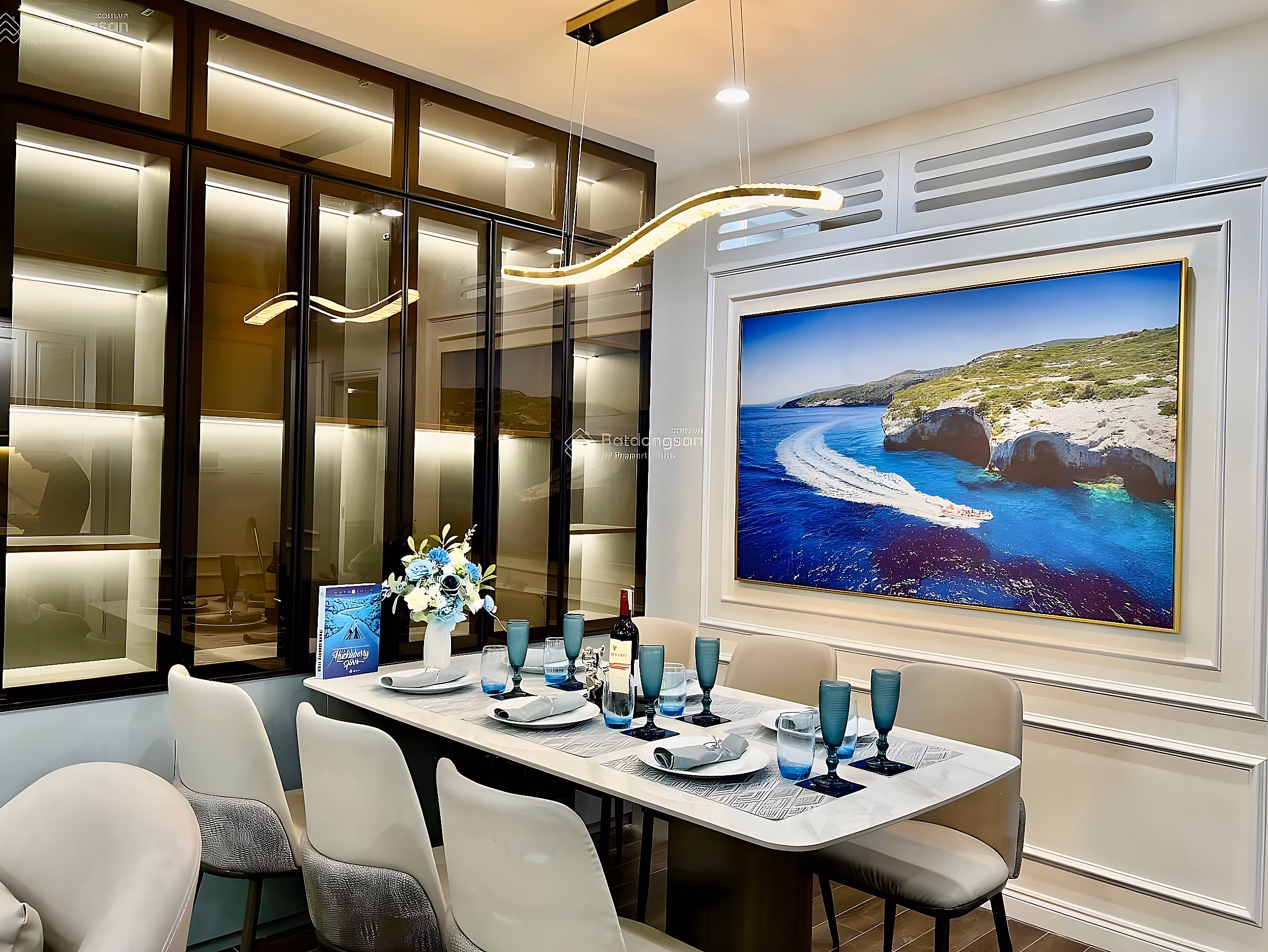 Need to sell urgently 2 bedroom apartment A10 Nam Trung Yen, Cau Giay. Area: 65m2 6.8 billion, fully furnished