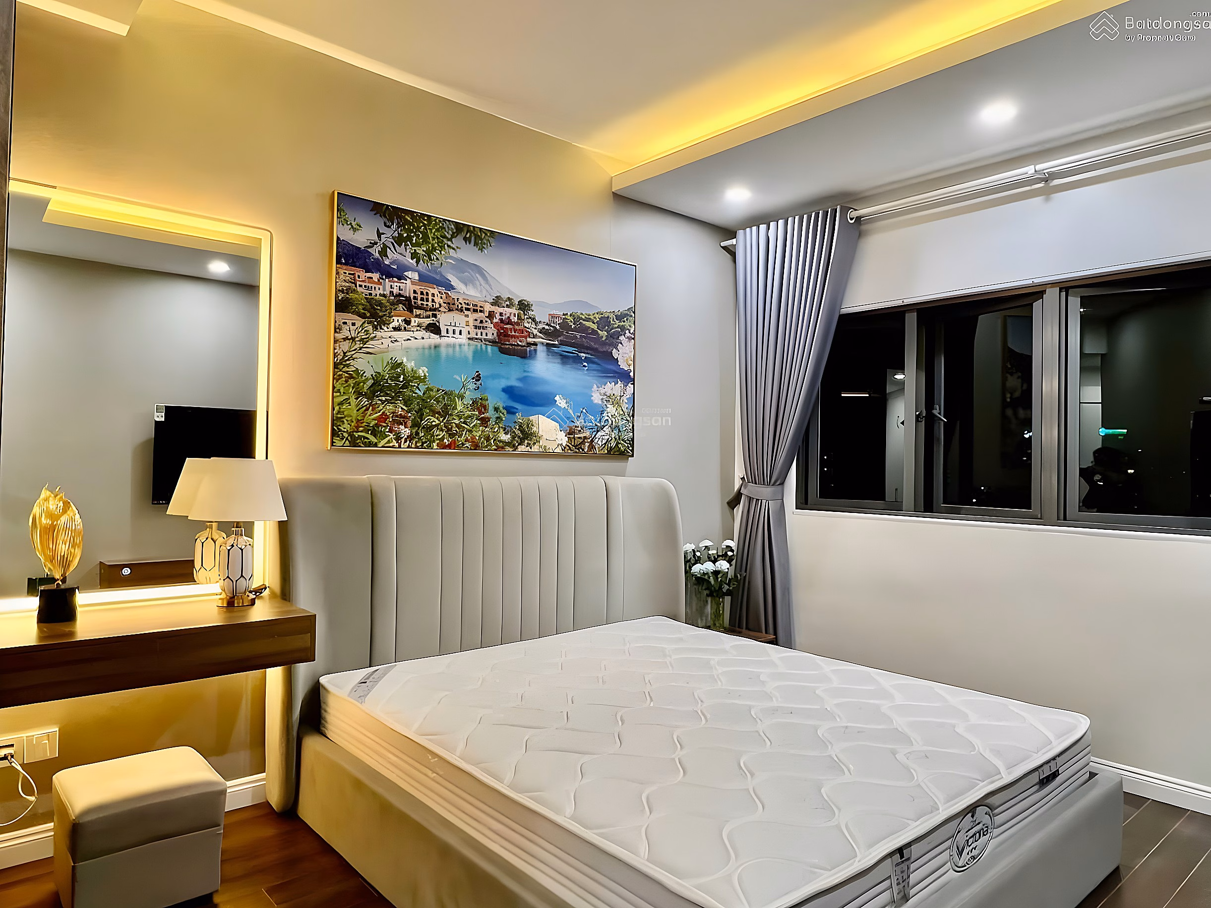 Need to sell urgently 2 bedroom apartment A10 Nam Trung Yen, Cau Giay. Area: 65m2 6.8 billion, fully furnished
