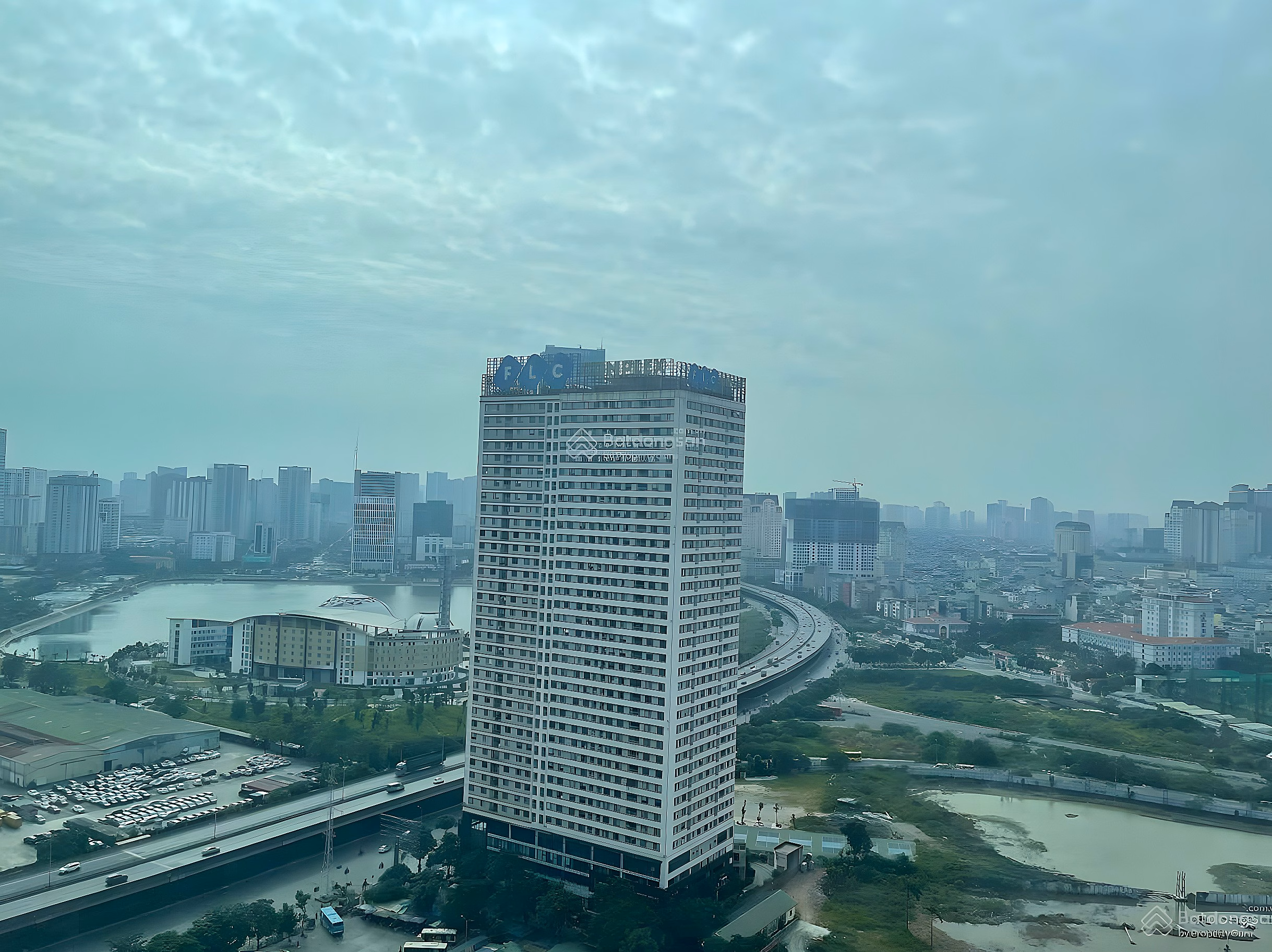 Family needs to sell 2-bedroom apartment My Dinh Plaza 2, Nguyen Hoang, area: 72m2, 6.5 billion, fully furnished