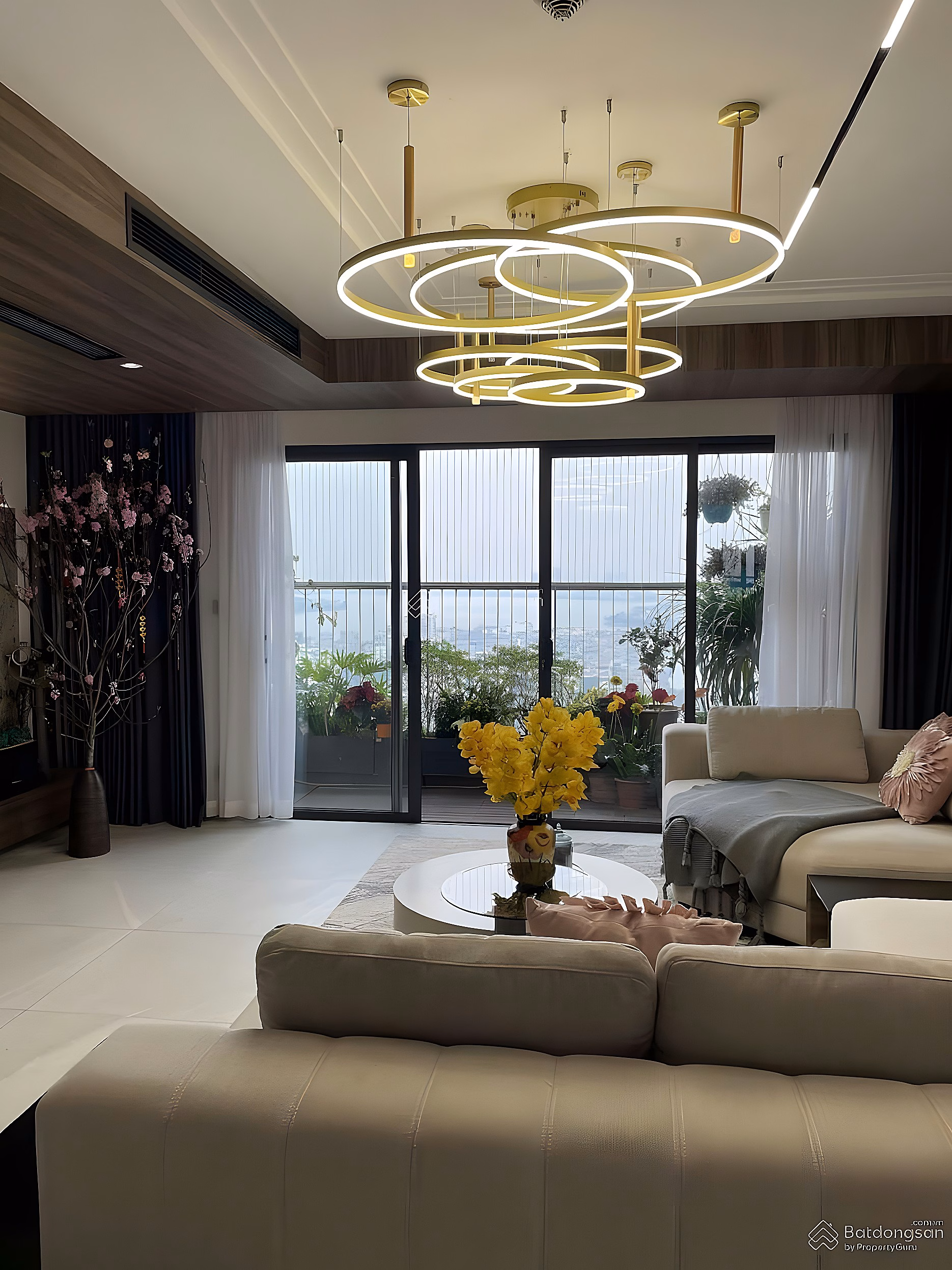 Apartment for rent urgently 133m2, 4 bedrooms, 3 bathrooms fully furnished Ngoai Giao Doan Building N01T1. Contact 0836 291 ***