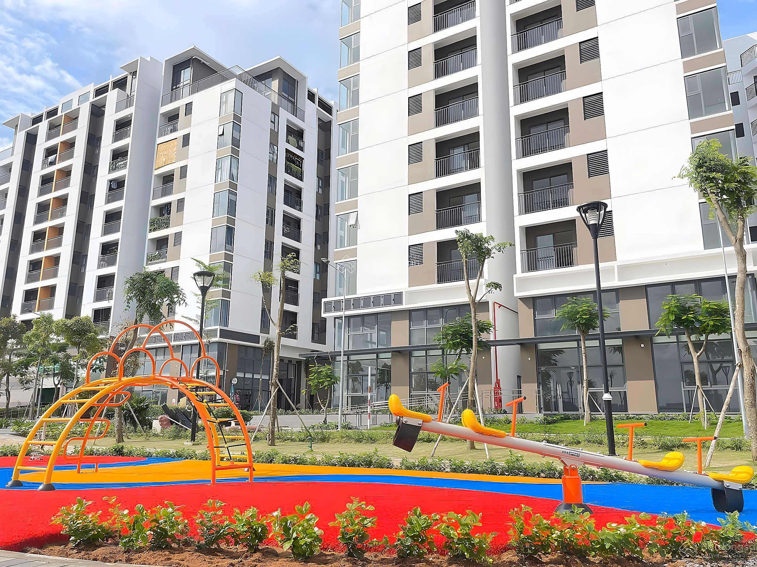 Why is Thu Thiem Greenhouse apartment said to be the cheapest in District 2 and an ideal place to settle for low-income people?