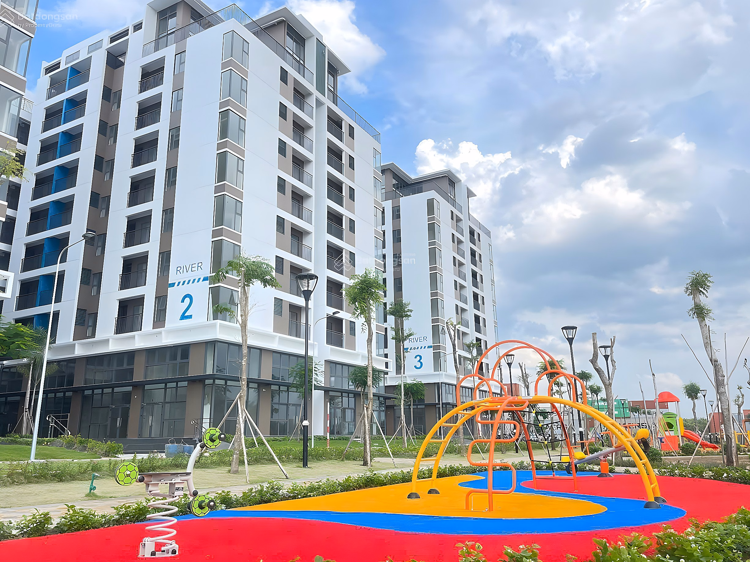 Why is Thu Thiem Greenhouse apartment said to be the cheapest in District 2 and an ideal place to settle for low-income people?