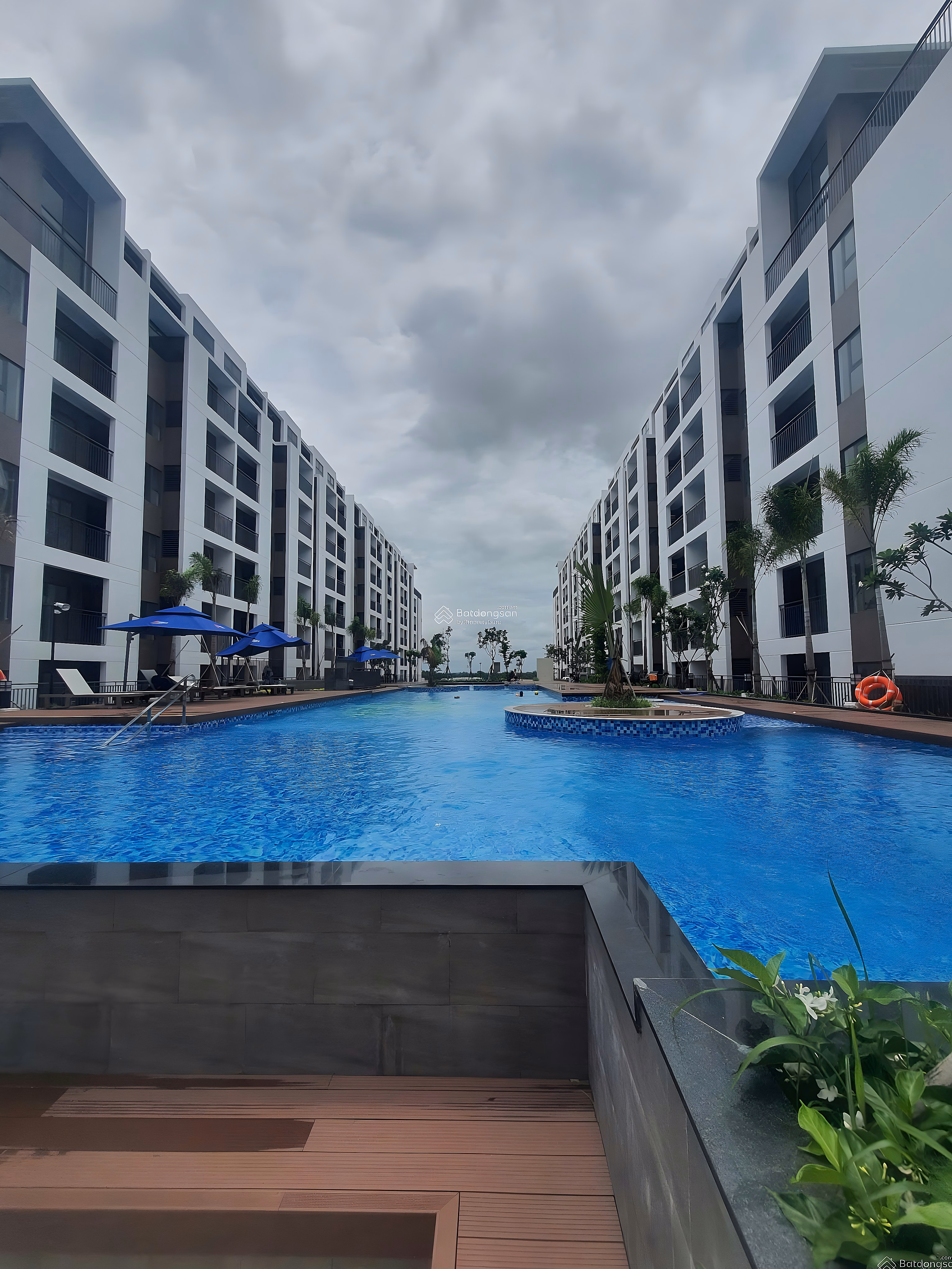 Why is Thu Thiem Greenhouse apartment said to be the cheapest in District 2 and an ideal place to settle for low-income people?