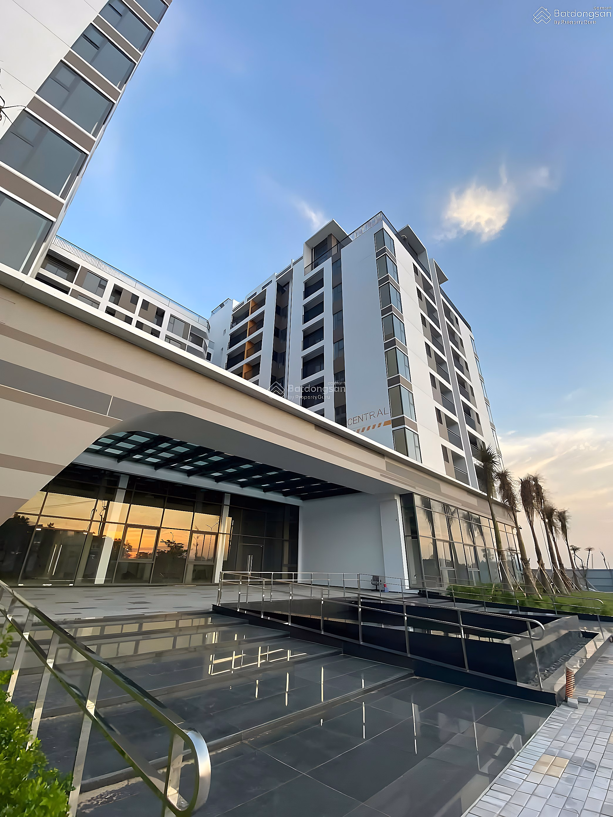 Why is Thu Thiem Greenhouse apartment said to be the cheapest in District 2 and an ideal place to settle for low-income people?