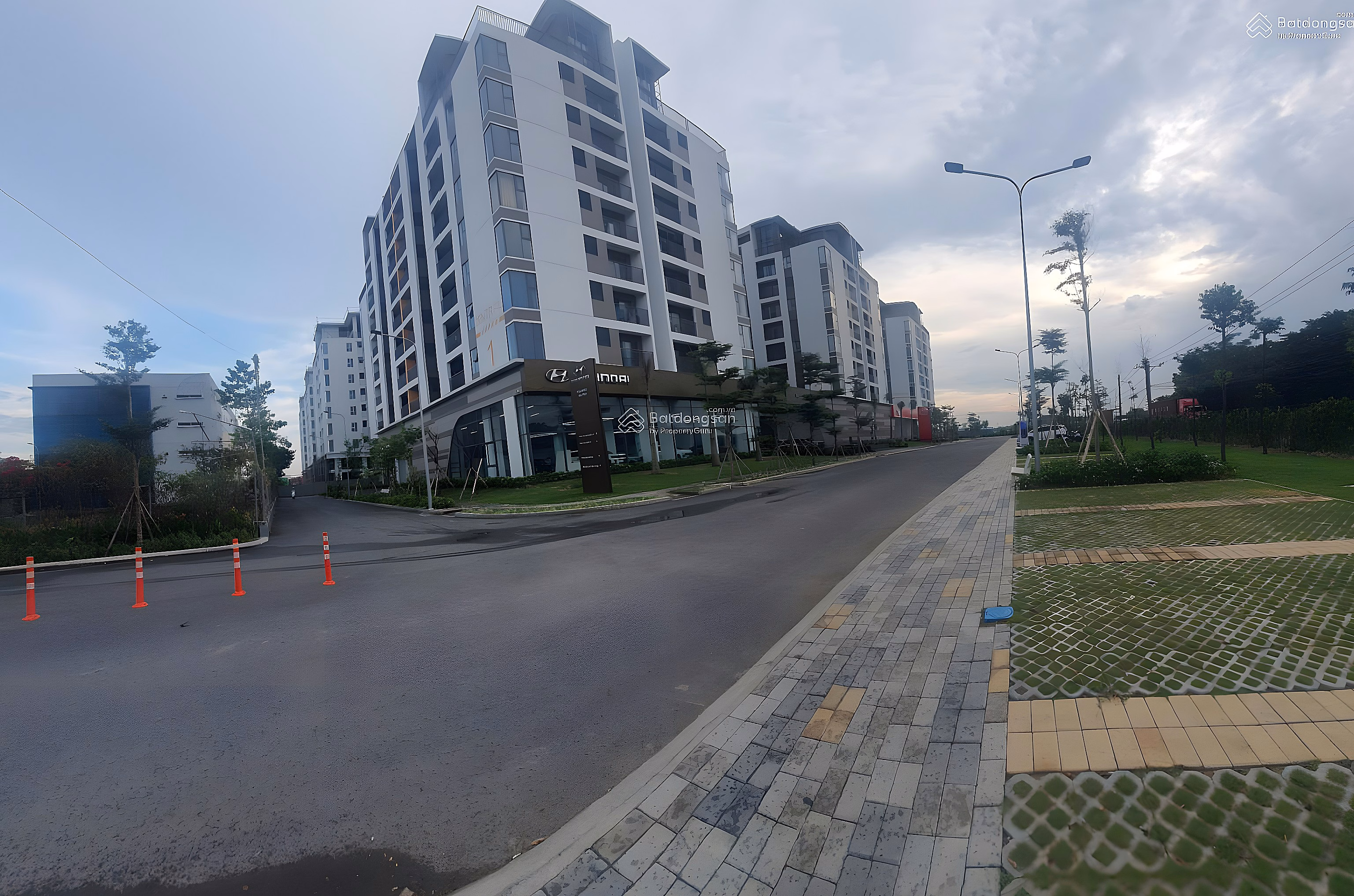 Why is Thu Thiem Greenhouse apartment said to be the cheapest in District 2 and an ideal place to settle for low-income people?