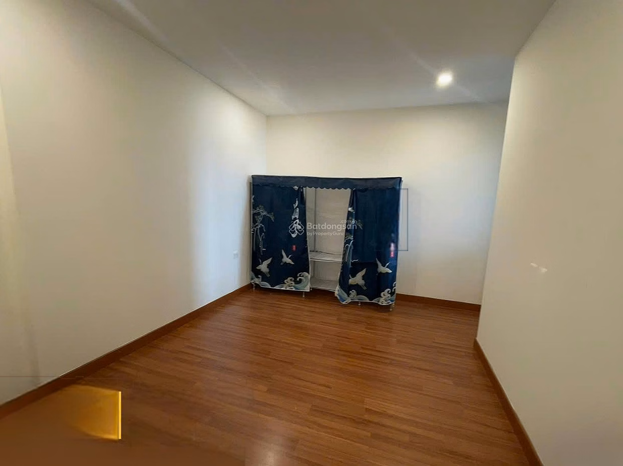 Luxury apartment for rent at GoldSeason 47 Nguyen Tuan, 3 bedrooms, price only 16 million/month