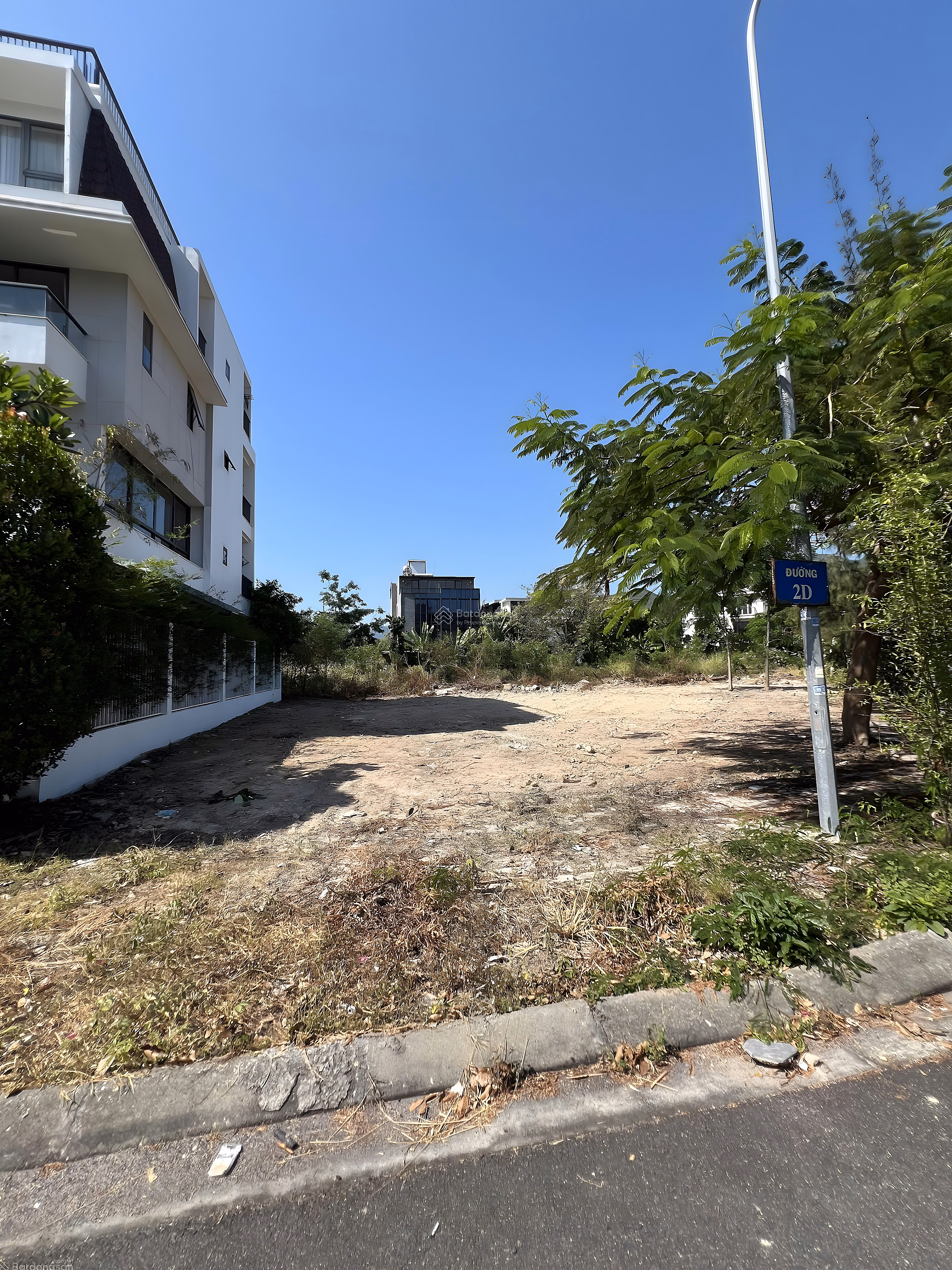 Selling corner lot with 2 frontages in Kim Cuong An Vien area, Nha Trang. 352.5m2, 21m road, North direction, 100 million/m2