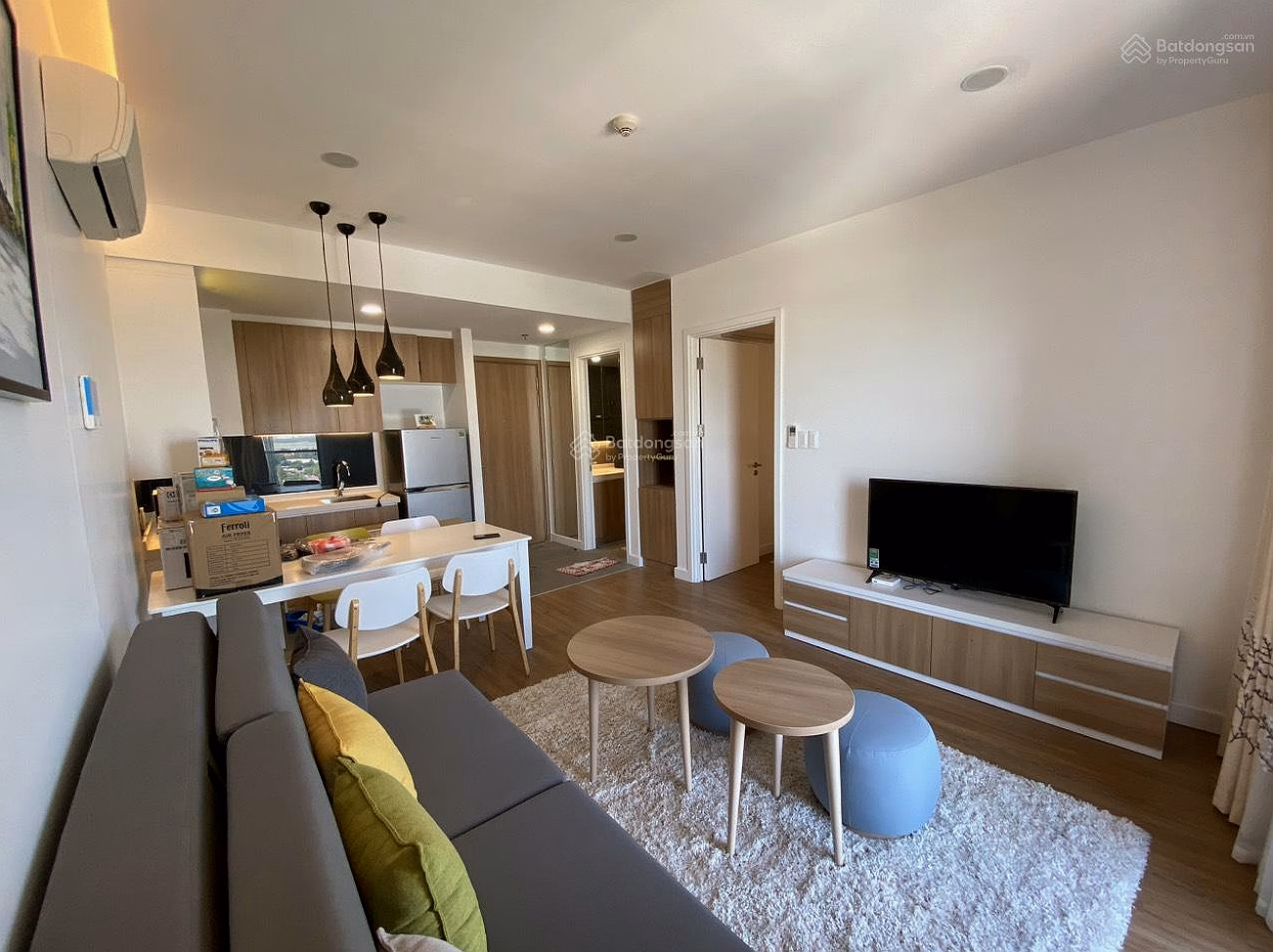 Selling Republic Cong Hoa corner apartment, 1 bedroom/52m², fully furnished, view of Tan Son Nhat airport***