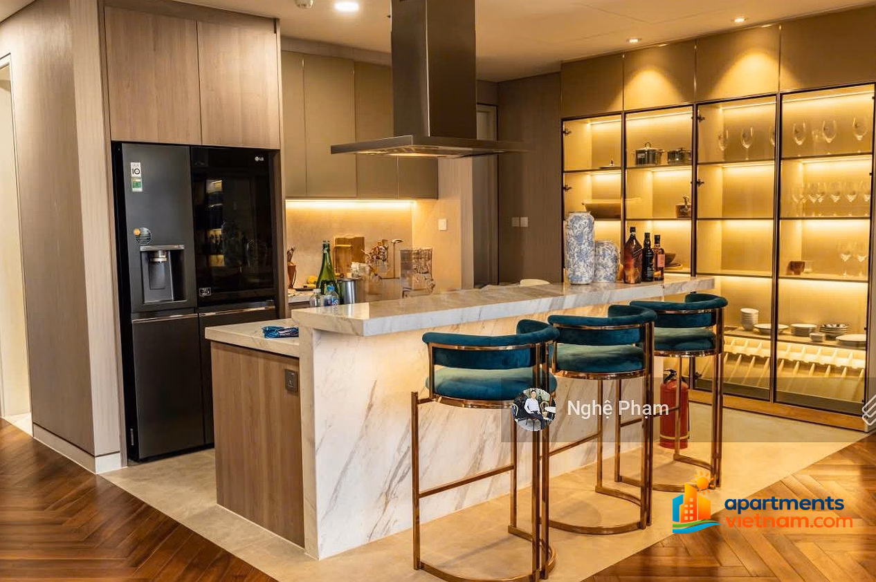 Specializing in renting 1-2-3-4 bedroom apartments in Empire City. River view, high-class furniture, beautiful and airy house