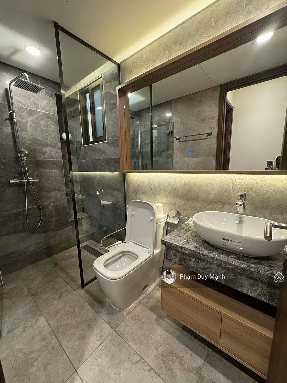 Selling Midtown The Peak 2 bedrooms river view 81m2, 2 bedrooms, super nice house, price only 10 billion, with car. Contact Manh Duy