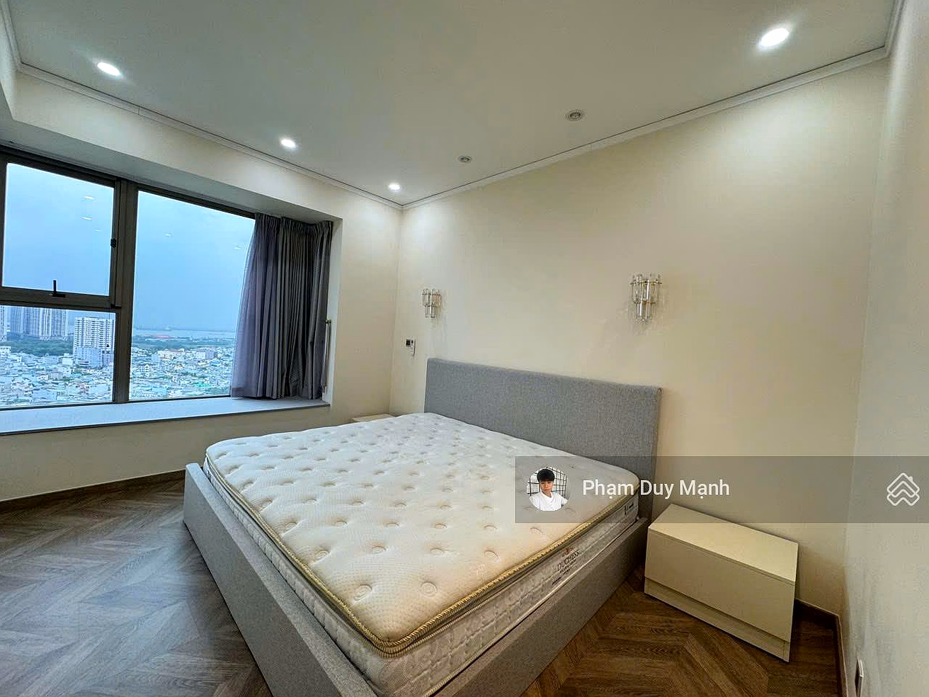 Selling Midtown The Peak 2 bedrooms river view 81m2, 2 bedrooms, super nice house, price only 10 billion, with car. Contact Manh Duy