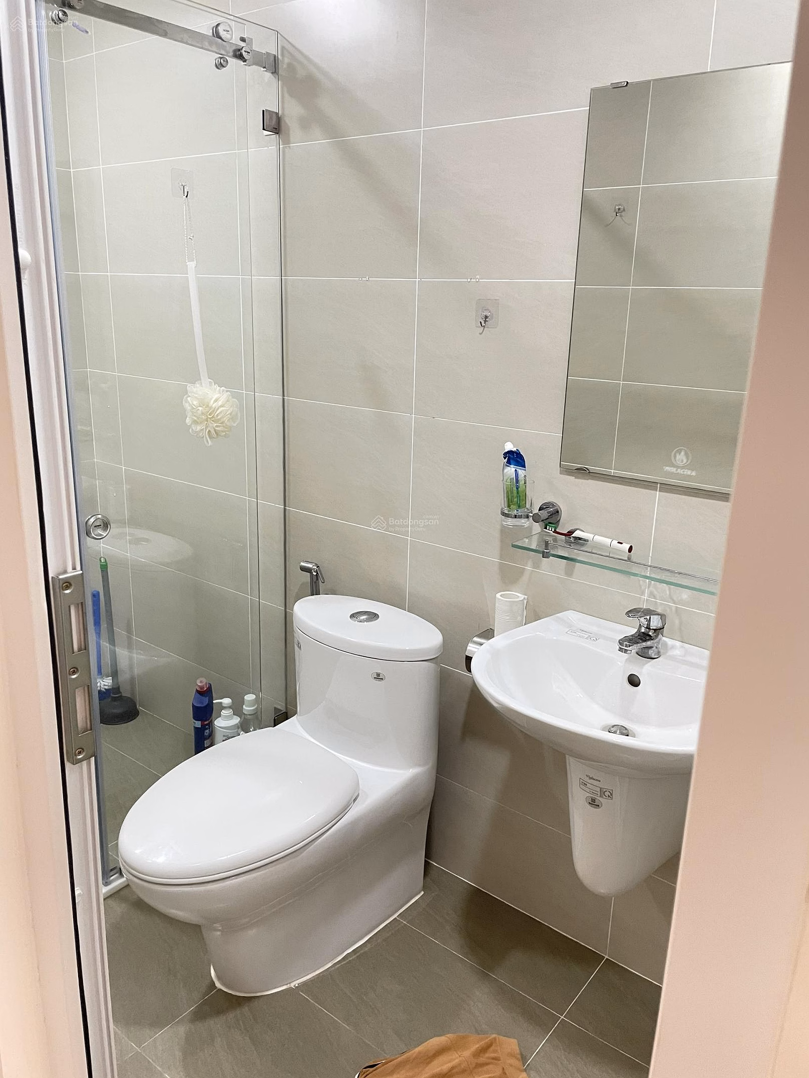 Selling Orchid Park apartment with book, 75m2, 2 bedrooms - 2 bathrooms, price 3 billion - donated to NT. Can borrow from all banks