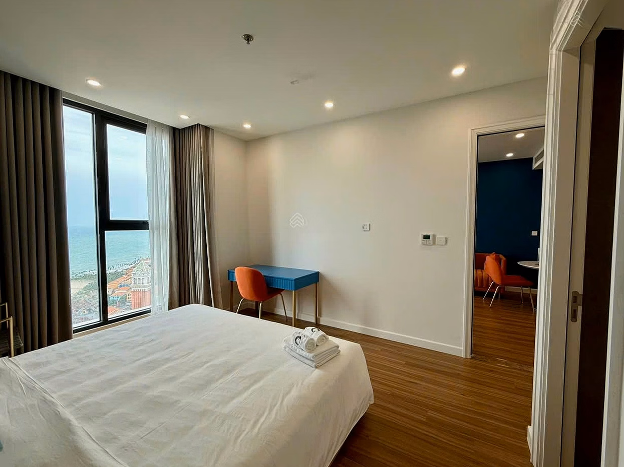 Deep hole cut 1 bedroom apartment with sea view on the 18th floor of Sky building, fully furnished and in operation