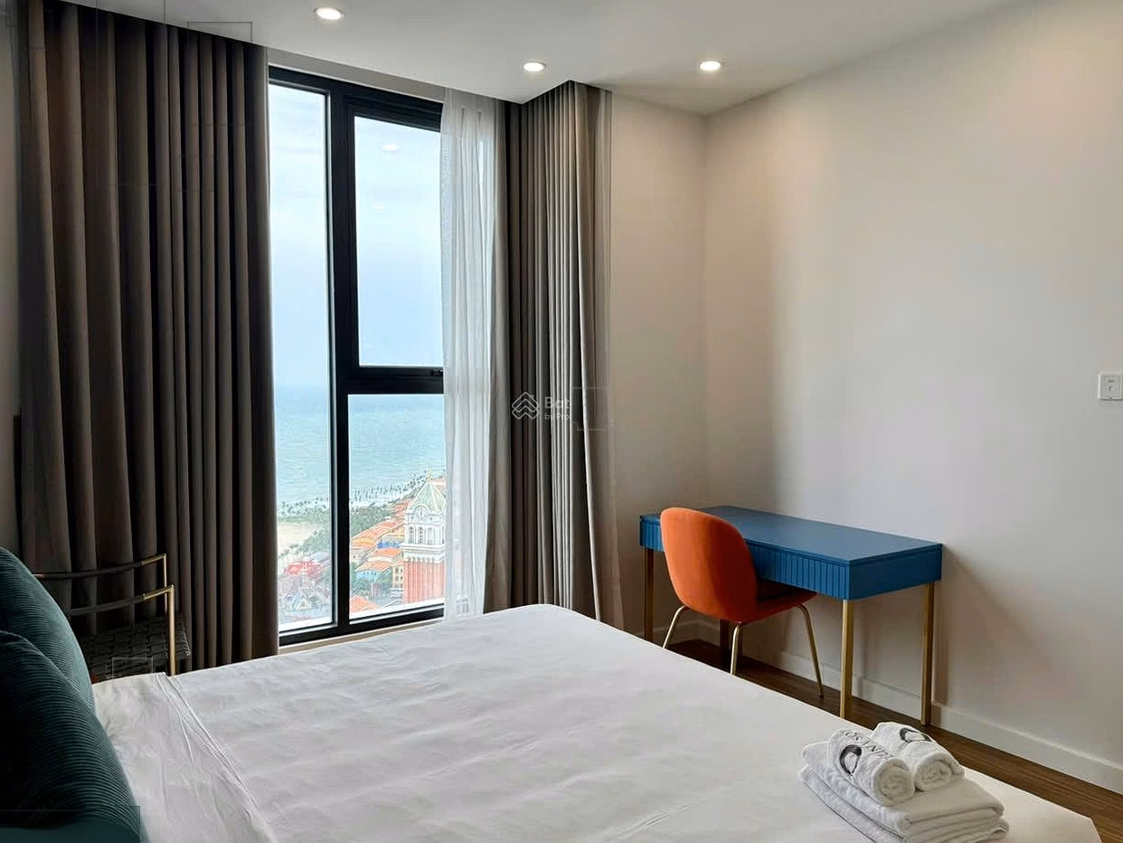 Deep hole cut 1 bedroom apartment with sea view on the 18th floor of Sky building, fully furnished and in operation